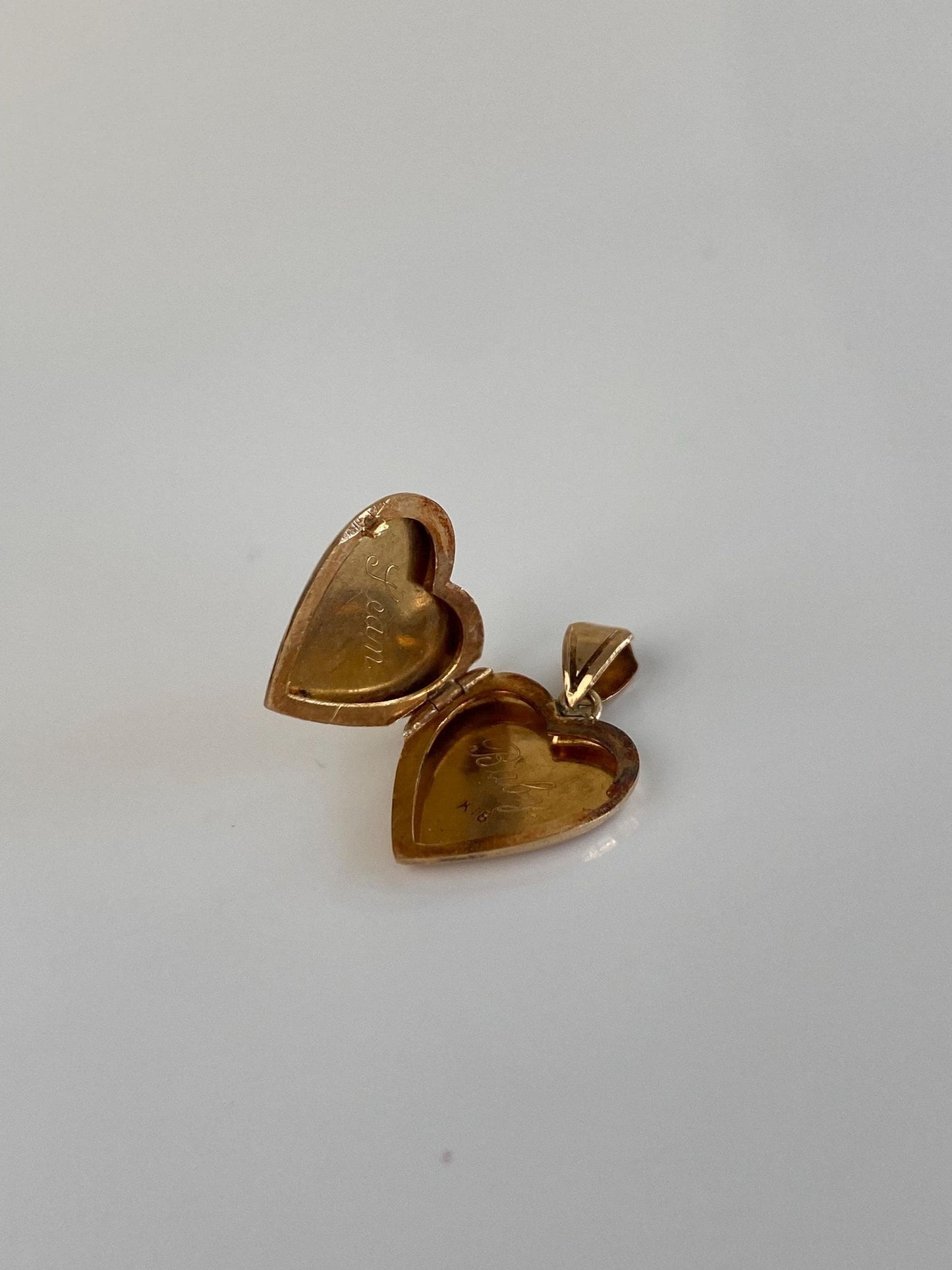 Vintage Solid 18k Yellow Gold Heart Locket Charm