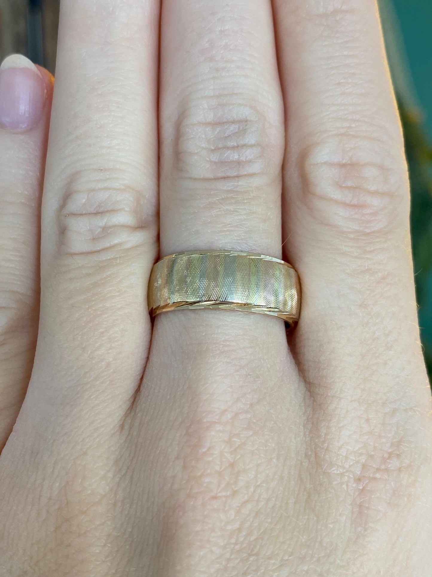 Vintage Solid 14k Tri Tone Gold Crosshatch Pattern Ring Band - Size 8.75