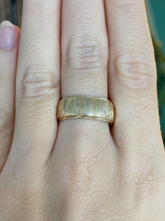 Vintage Solid 14k Tri Tone Gold Crosshatch Pattern Ring Band - Size 8.75