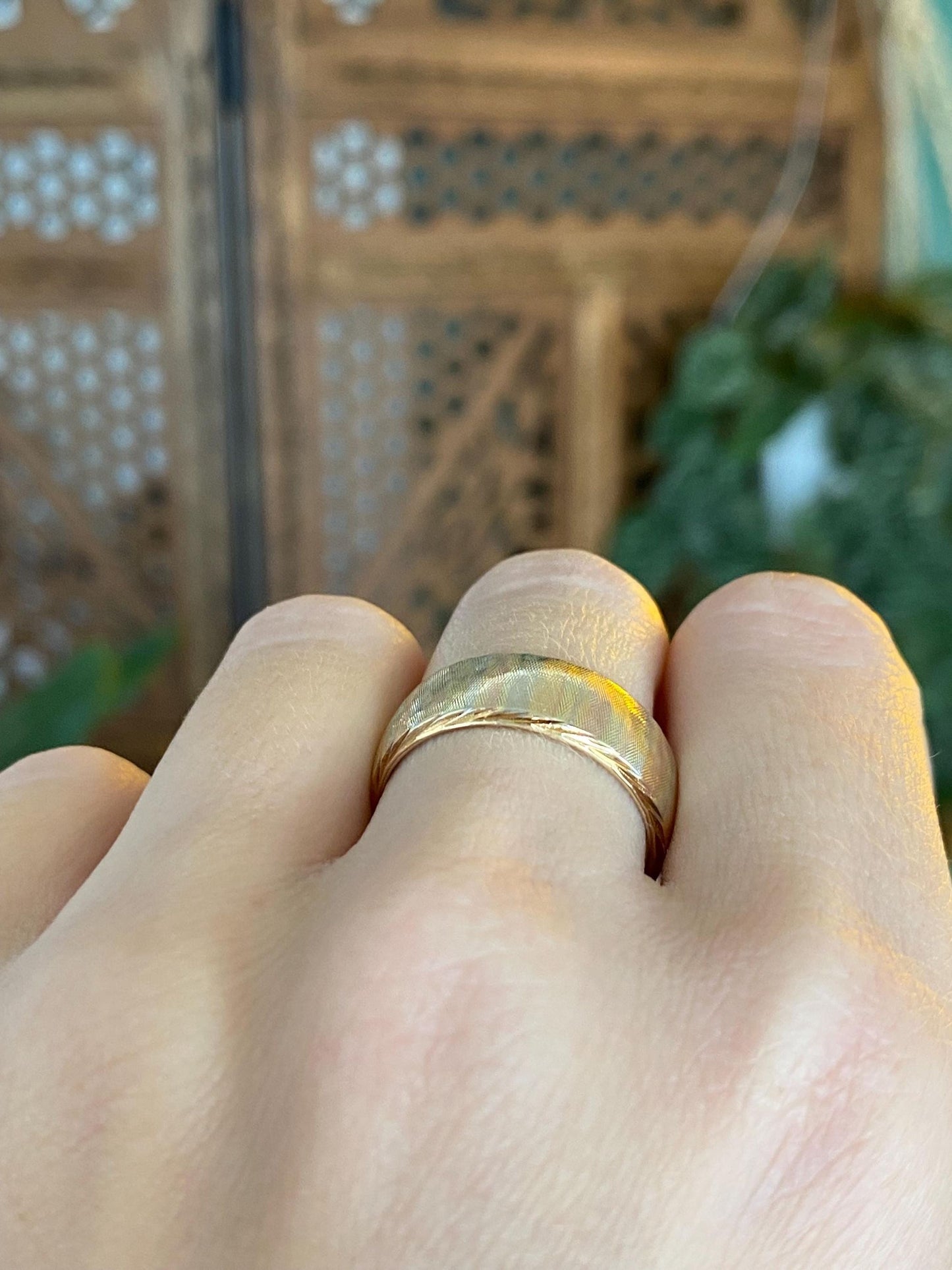 Vintage Solid 14k Tri Tone Gold Crosshatch Pattern Ring Band - Size 8.75