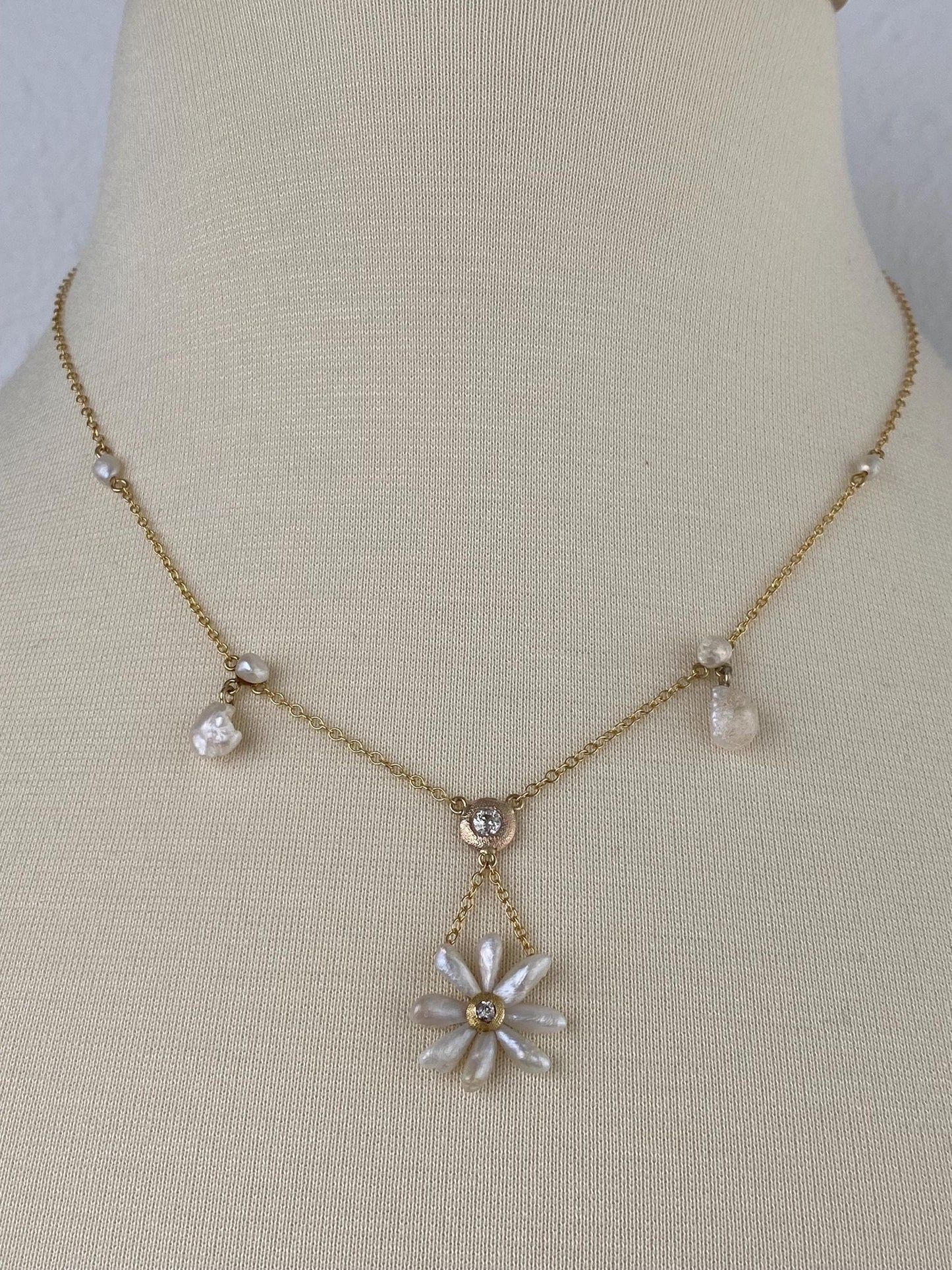 Vintage Solid 14k Yellow Gold Diamond Pearl Daisy Flower Cable Chain Necklace - 17.5 inches