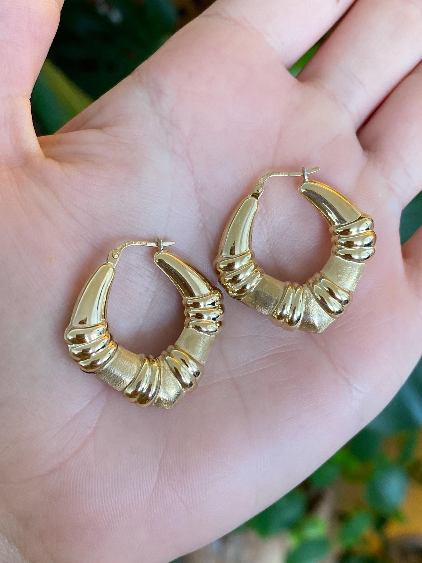 Vintage 14k Yellow Gold Satin Shiny Scalloped Style Hoop Earrings