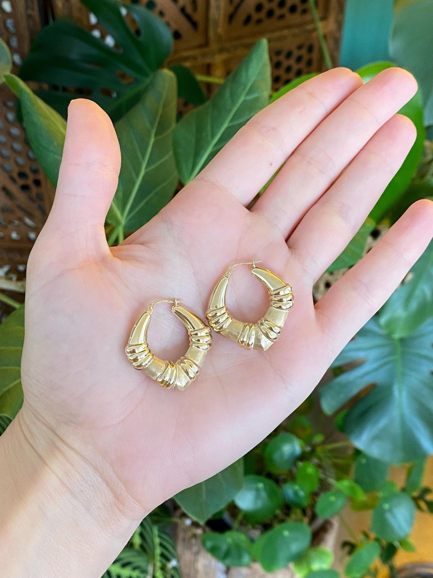 Vintage 14k Yellow Gold Satin Shiny Scalloped Style Hoop Earrings