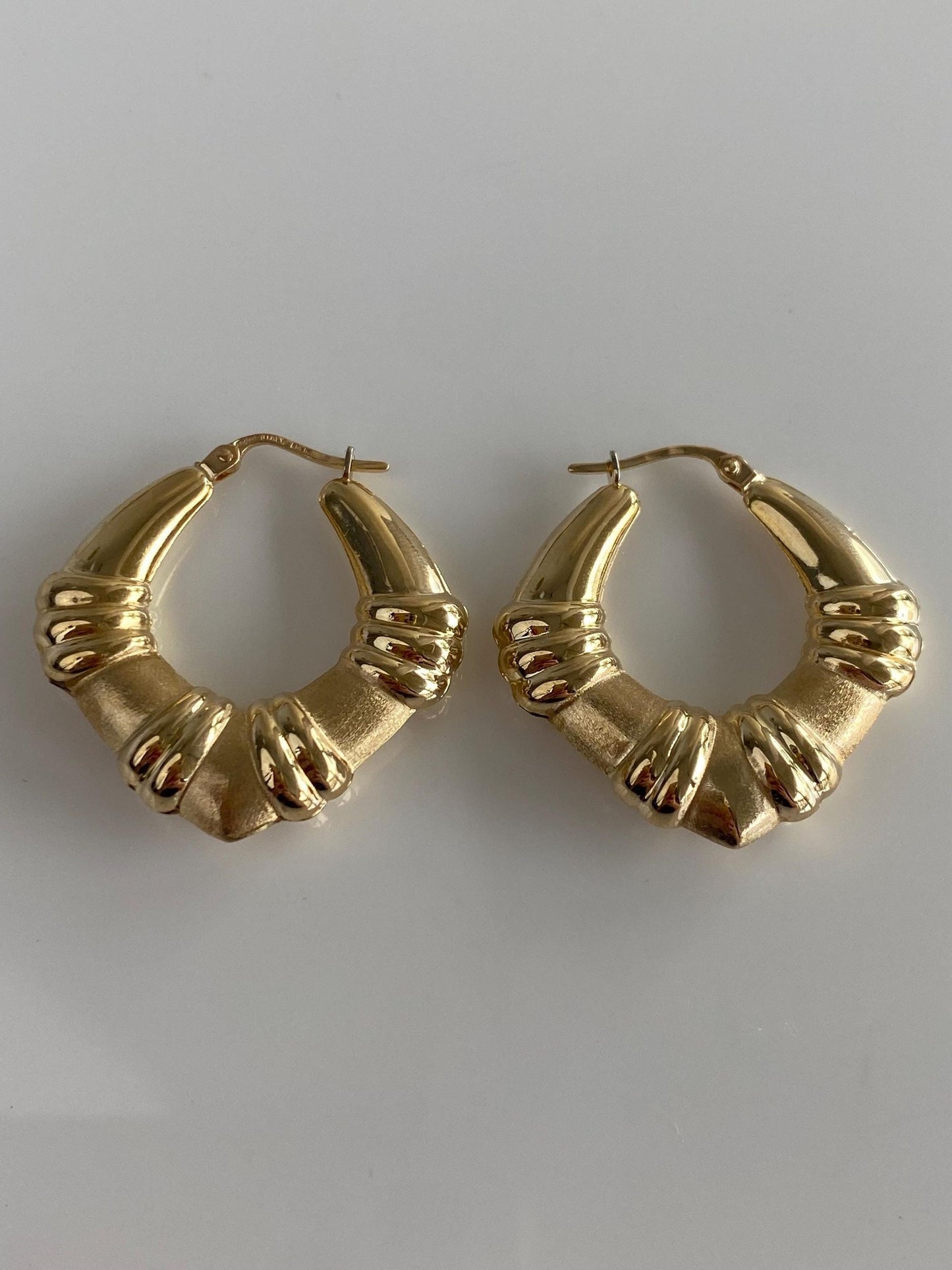 Vintage 14k Yellow Gold Satin Shiny Scalloped Style Hoop Earrings