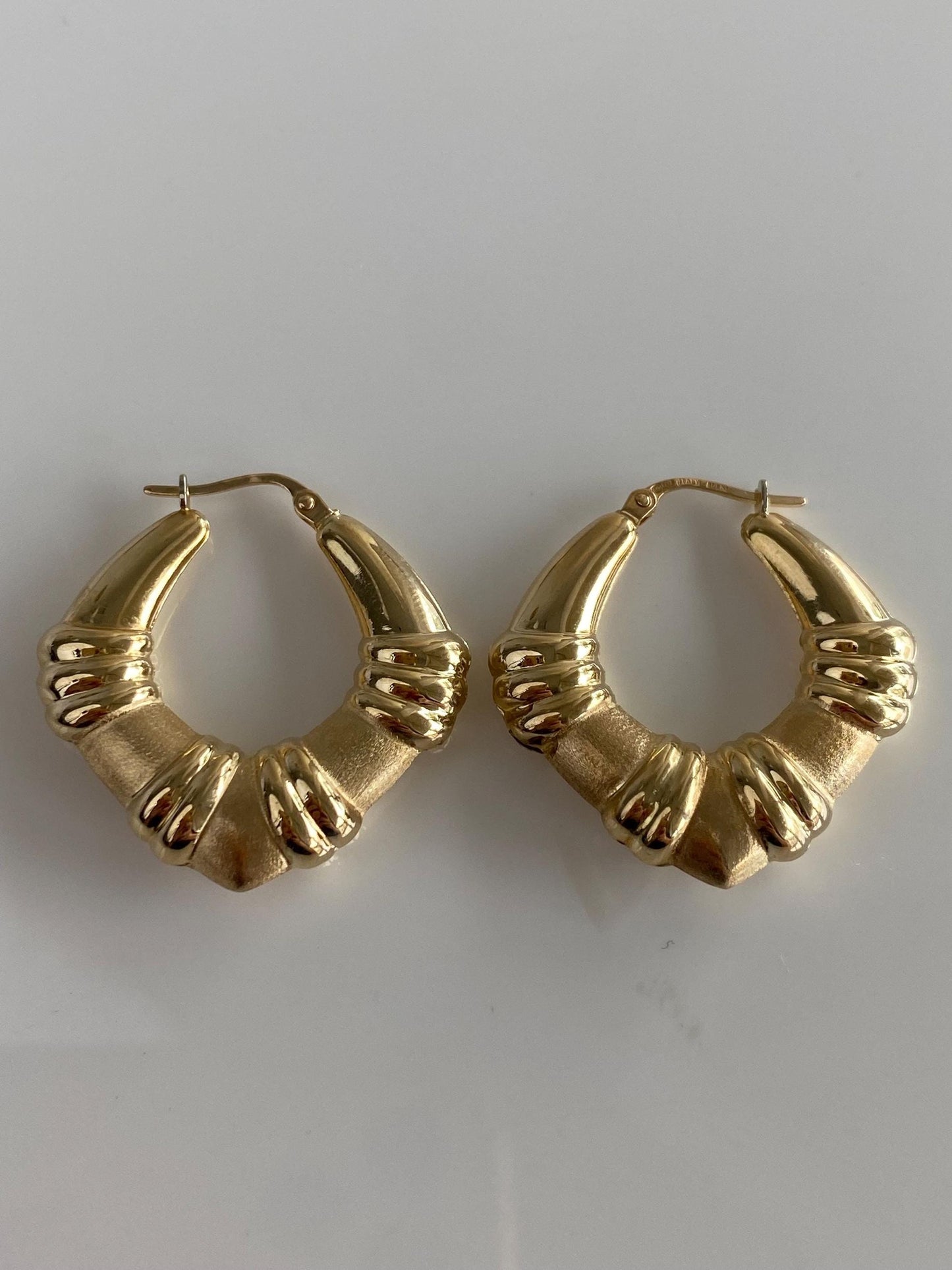 Vintage 14k Yellow Gold Satin Shiny Scalloped Style Hoop Earrings