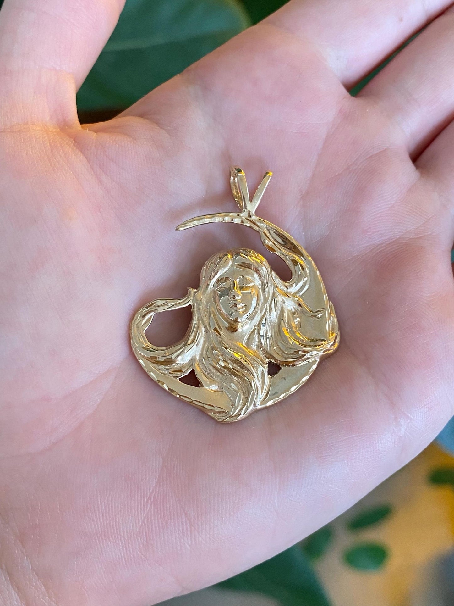 Vintage Solid 14k Yellow Gold Diamond Cut Woman Crescent Moon Charm