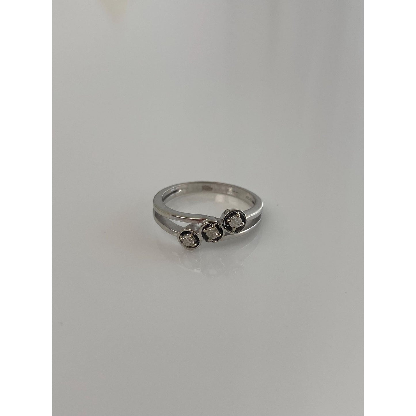 Vintage Solid 18k White Gold Diamond Ring Band - Size 5.25