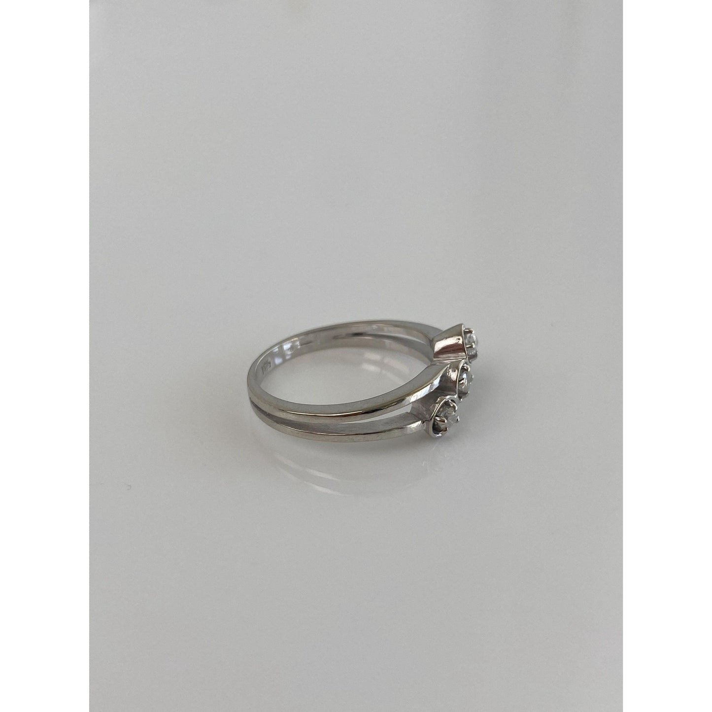 Vintage Solid 18k White Gold Diamond Ring Band - Size 5.25