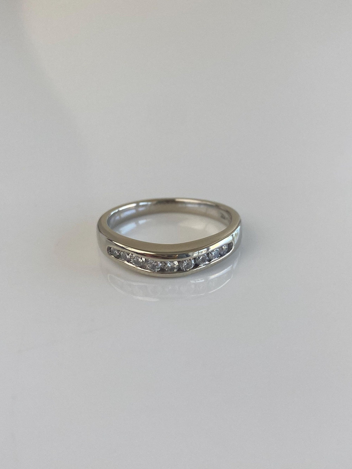 Vintage Solid 14k White Gold Diamond Wavy Ring Band - Size 6.5
