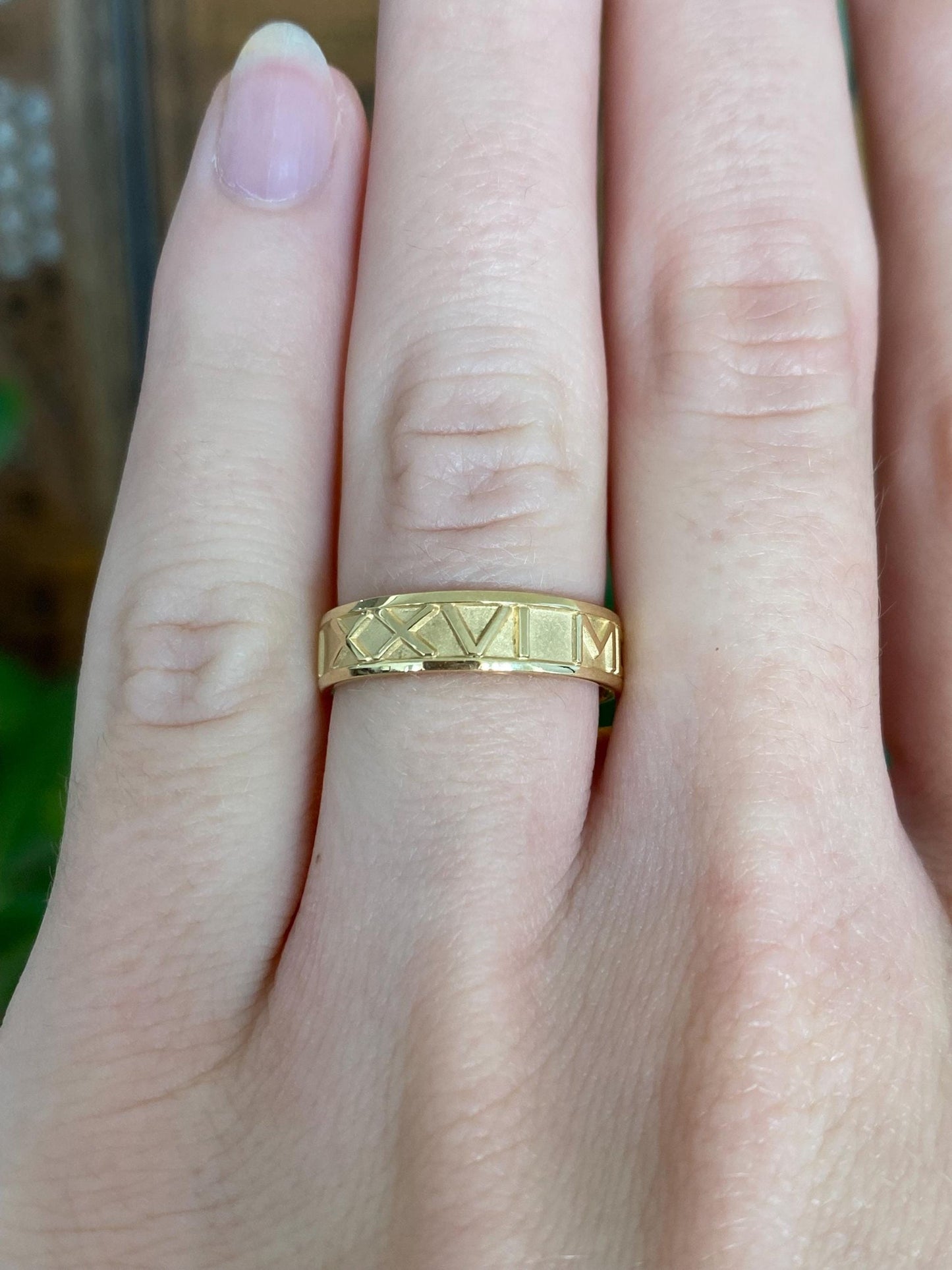 Vintage Solid 18k Yellow Gold Roman Numeral Ring Band - Size 5.25