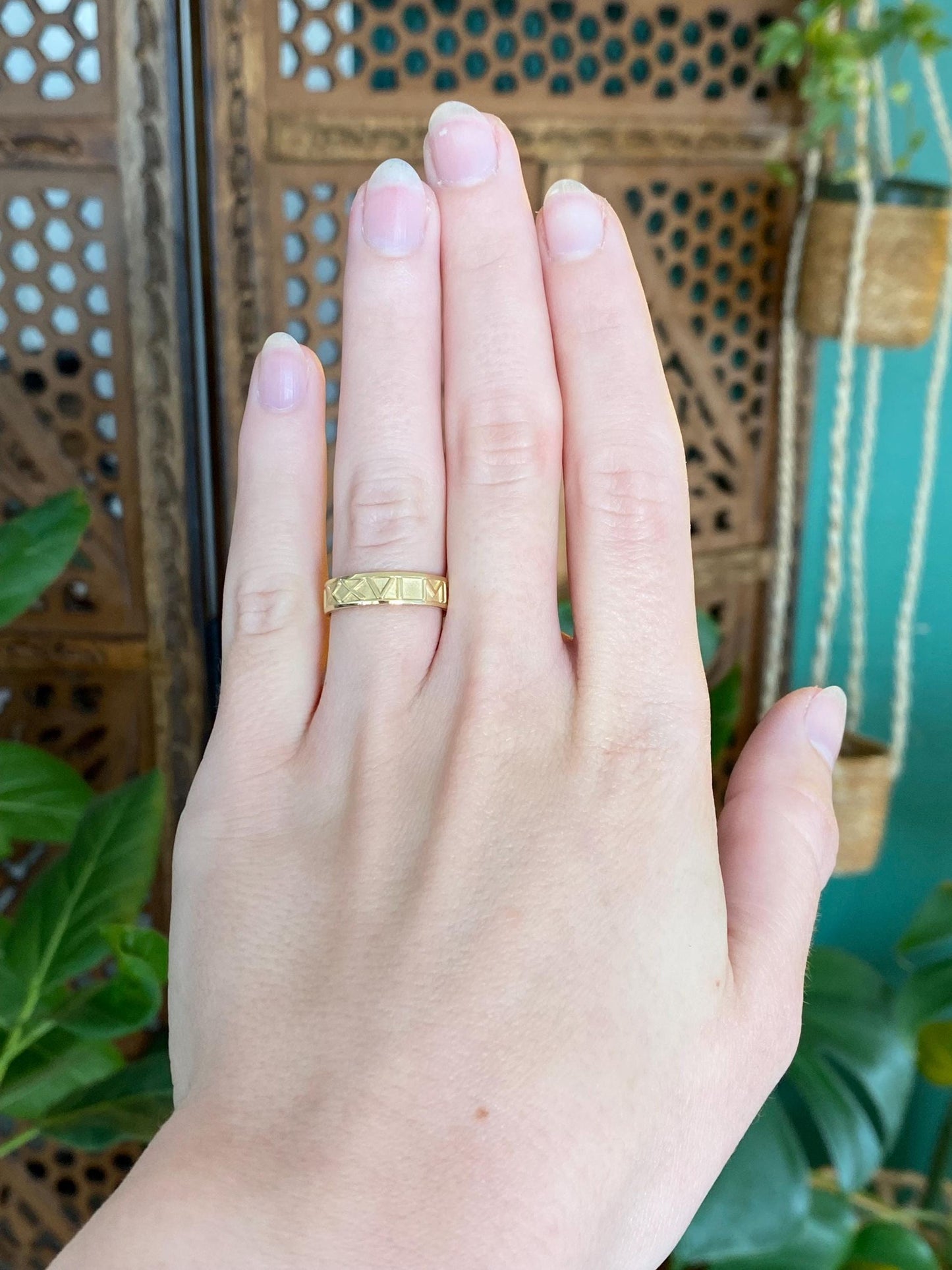 Vintage Solid 18k Yellow Gold Roman Numeral Ring Band - Size 5.25