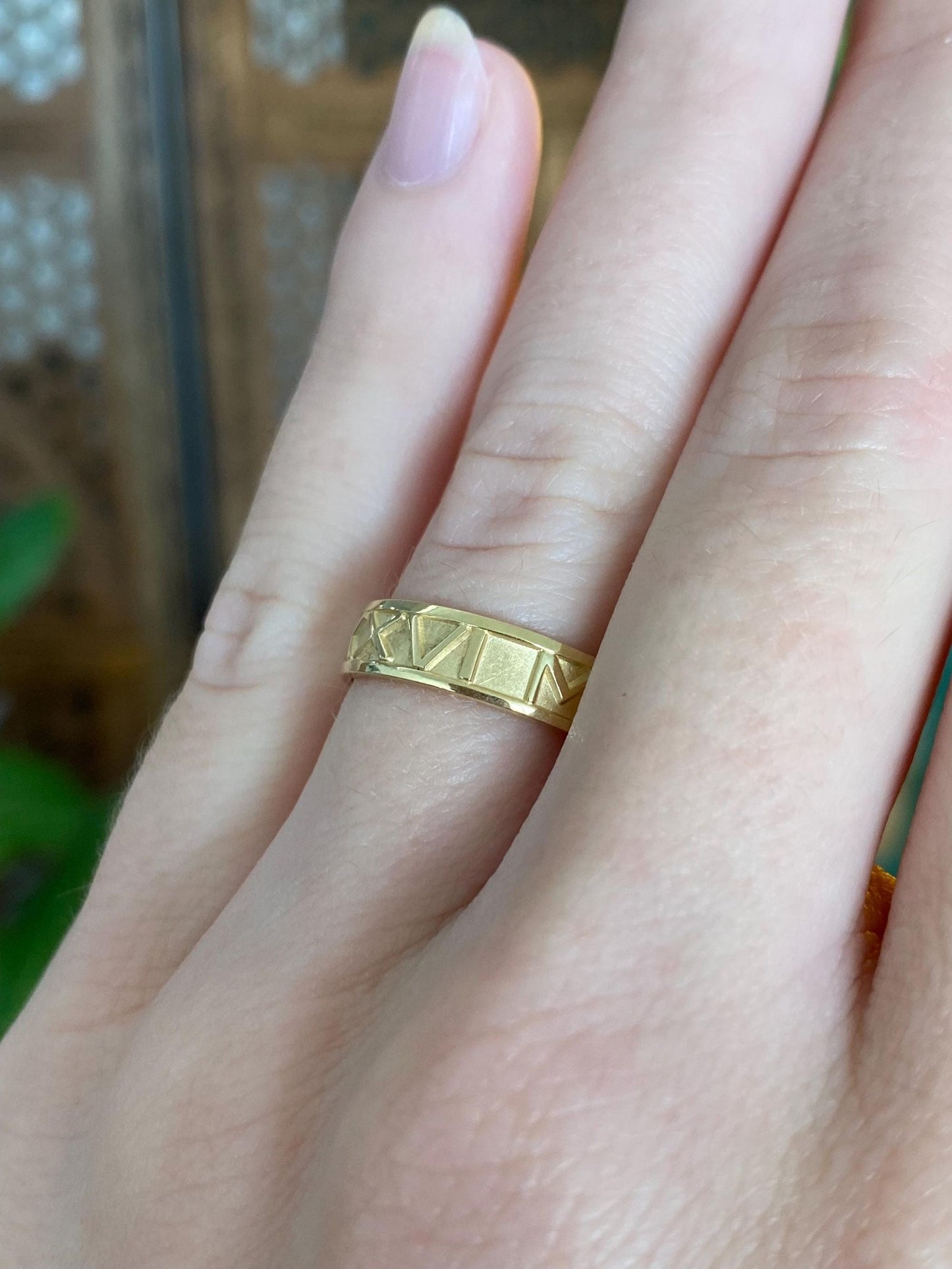 Vintage Solid 18k Yellow Gold Roman Numeral Ring Band - Size 5.25