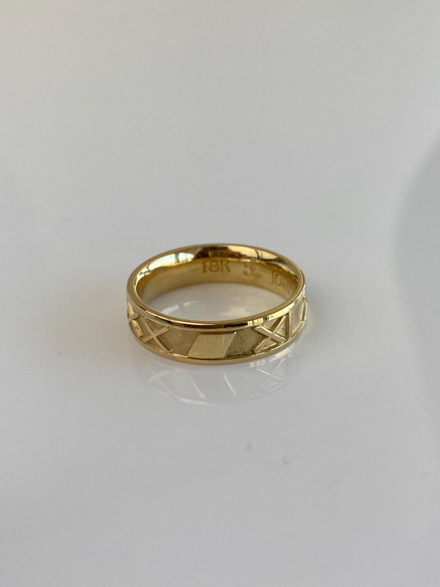 Vintage Solid 18k Yellow Gold Roman Numeral Ring Band - Size 5.25