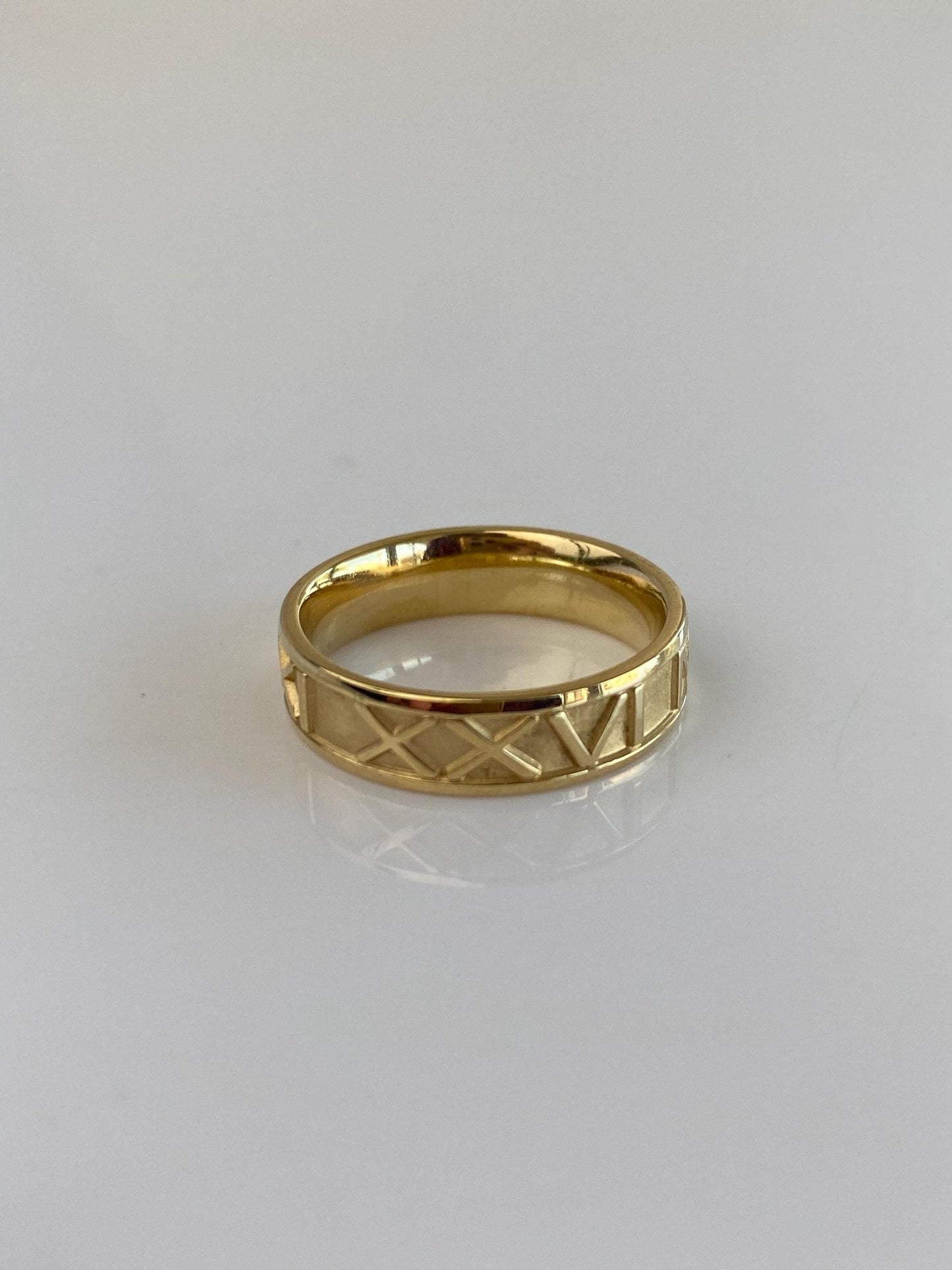 Vintage Solid 18k Yellow Gold Roman Numeral Ring Band - Size 5.25