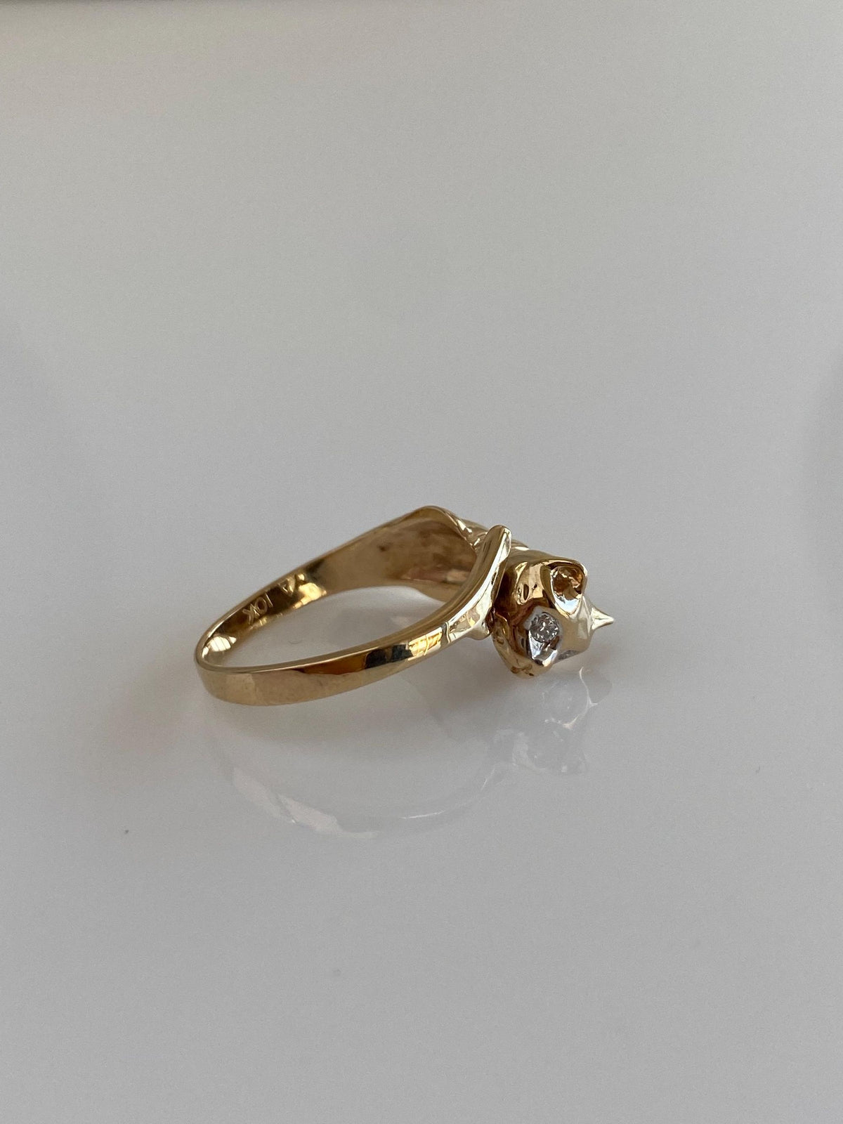 Vintage Solid 10k Yellow Gold Diamond Eyes Cat Ring - Size 5.5