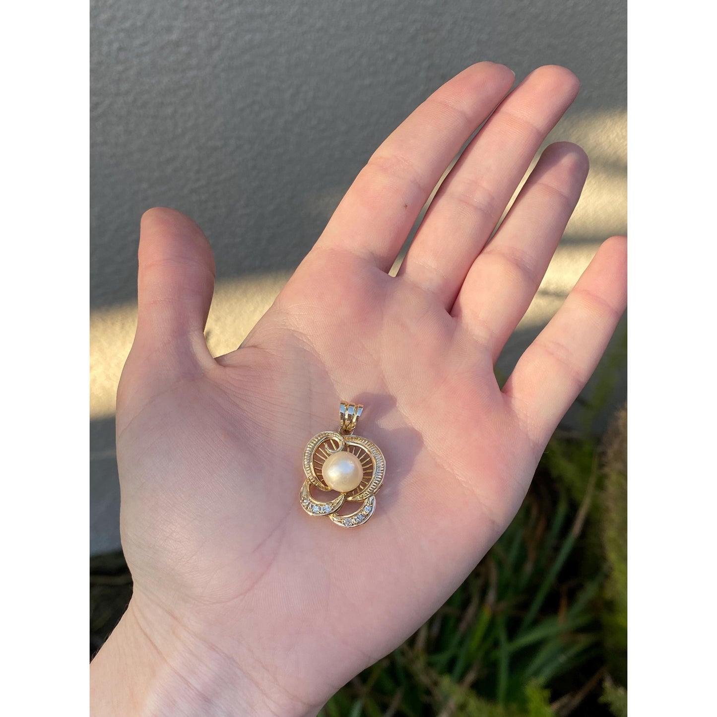 Vintage Solid 10k Yellow Gold Pearl Diamond Knot Charm