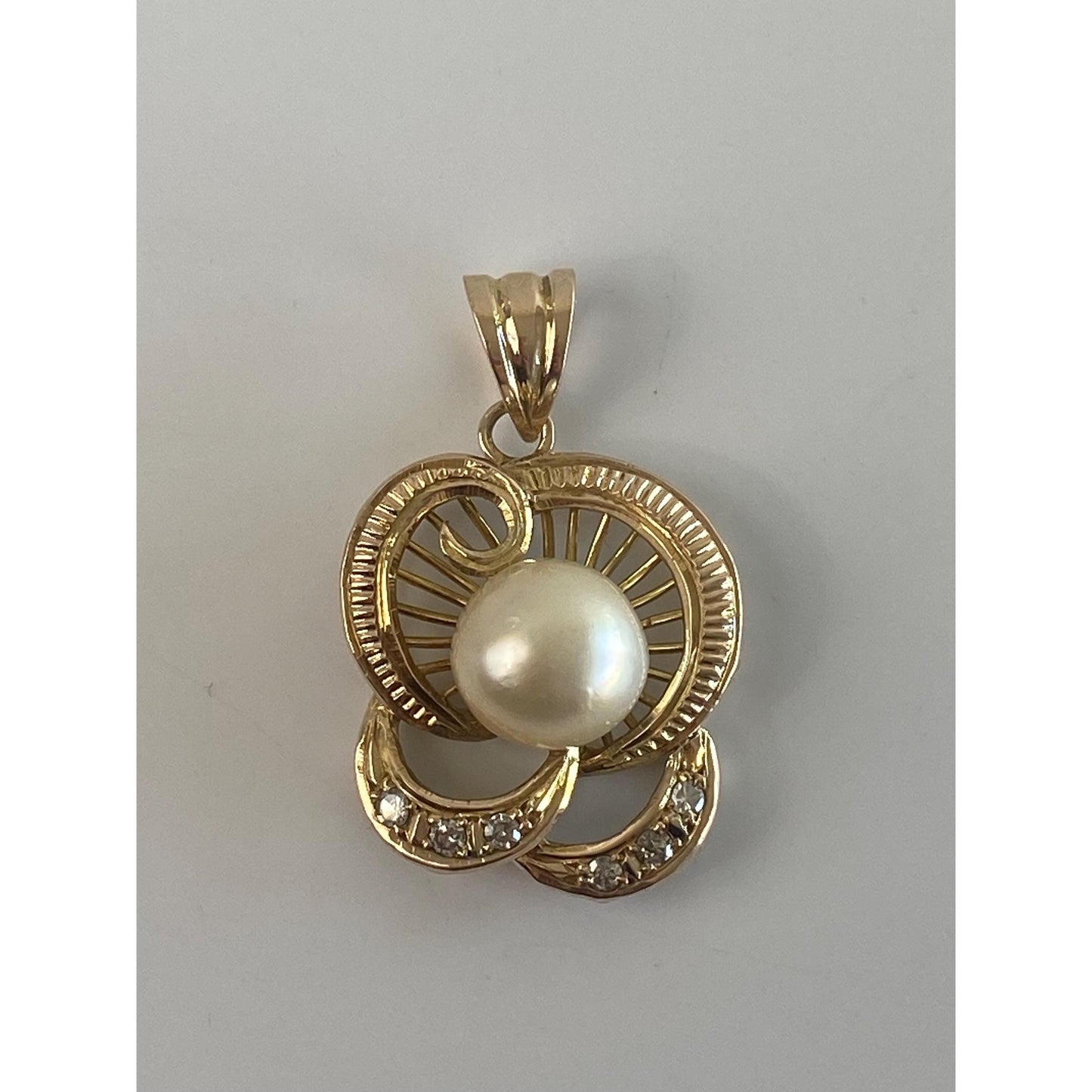 Vintage Solid 10k Yellow Gold Pearl Diamond Knot Charm
