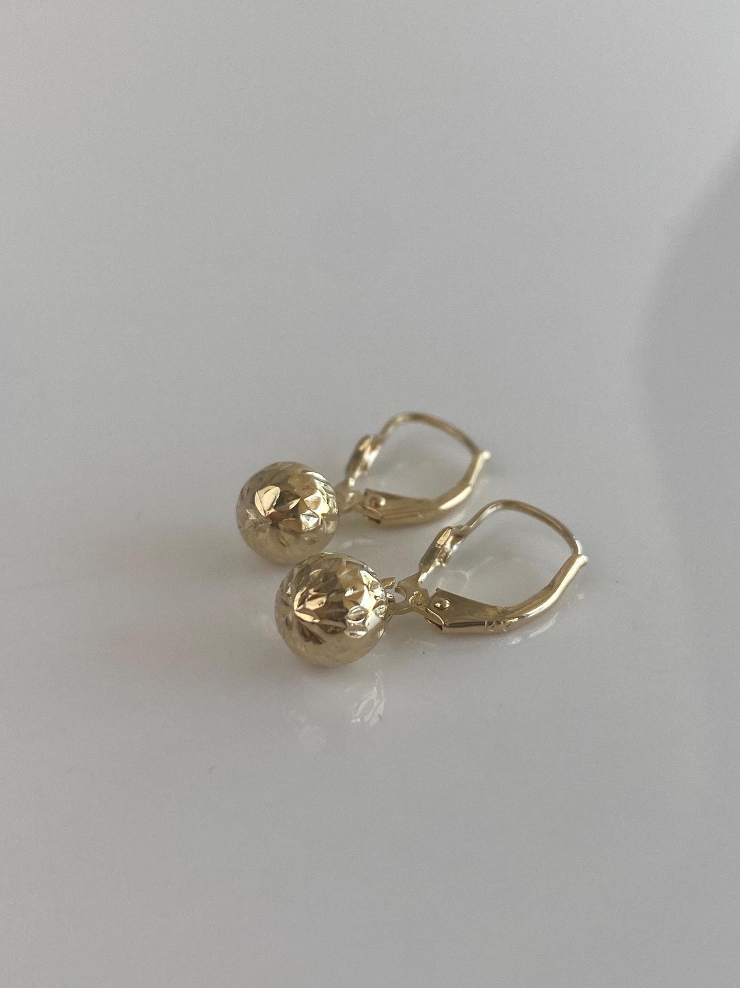Vintage 14k Yellow Gold Diamond Cut Ball Dangle Earrings