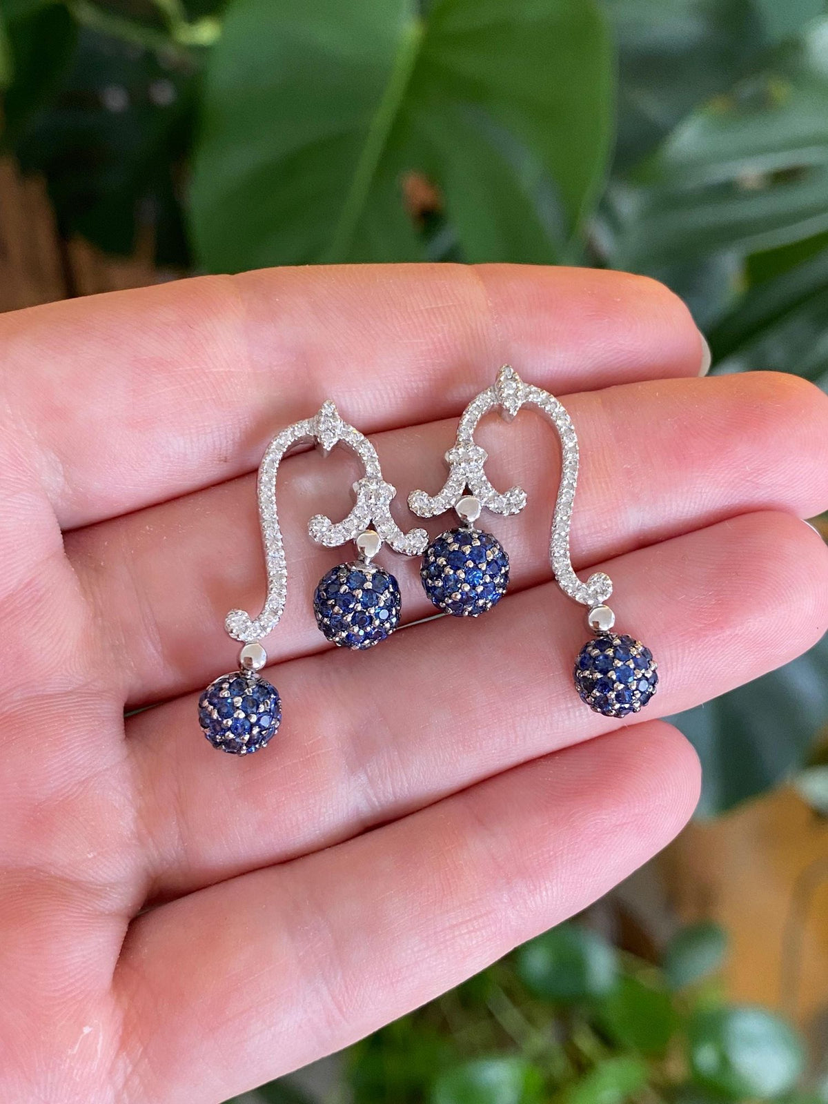 Vintage Solid 18k White Gold Blue Sapphire Diamonds Drop Earrings