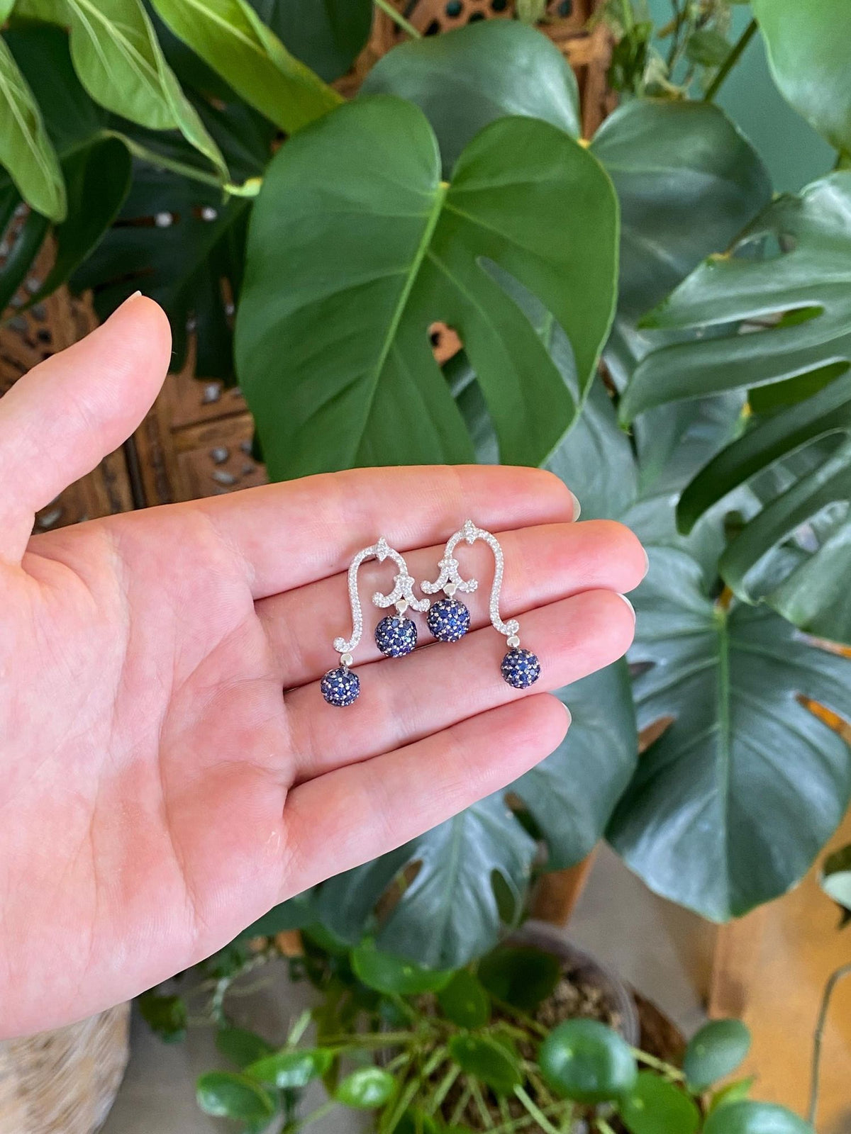 Vintage Solid 18k White Gold Blue Sapphire Diamonds Drop Earrings