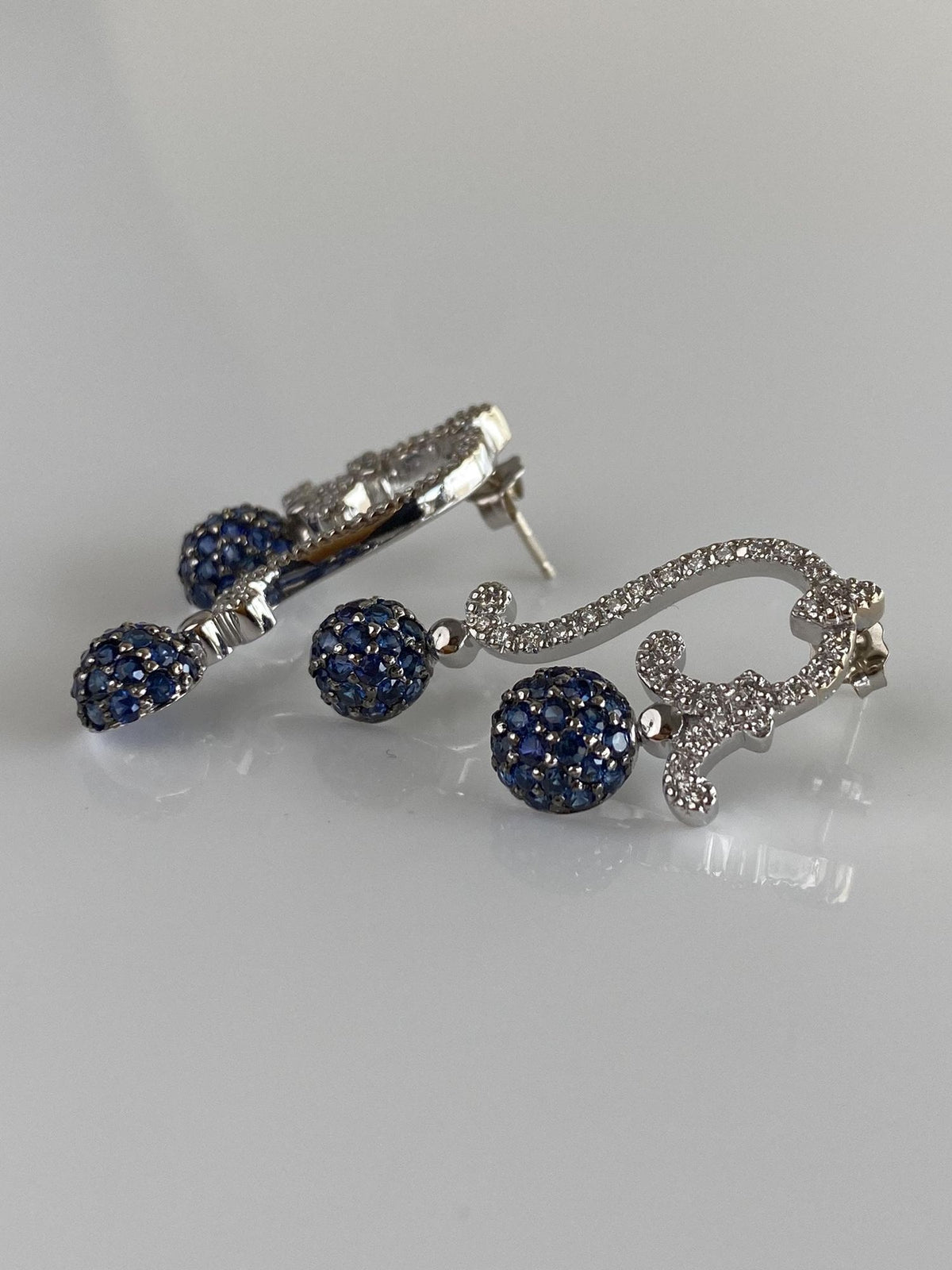 Vintage Solid 18k White Gold Blue Sapphire Diamonds Drop Earrings