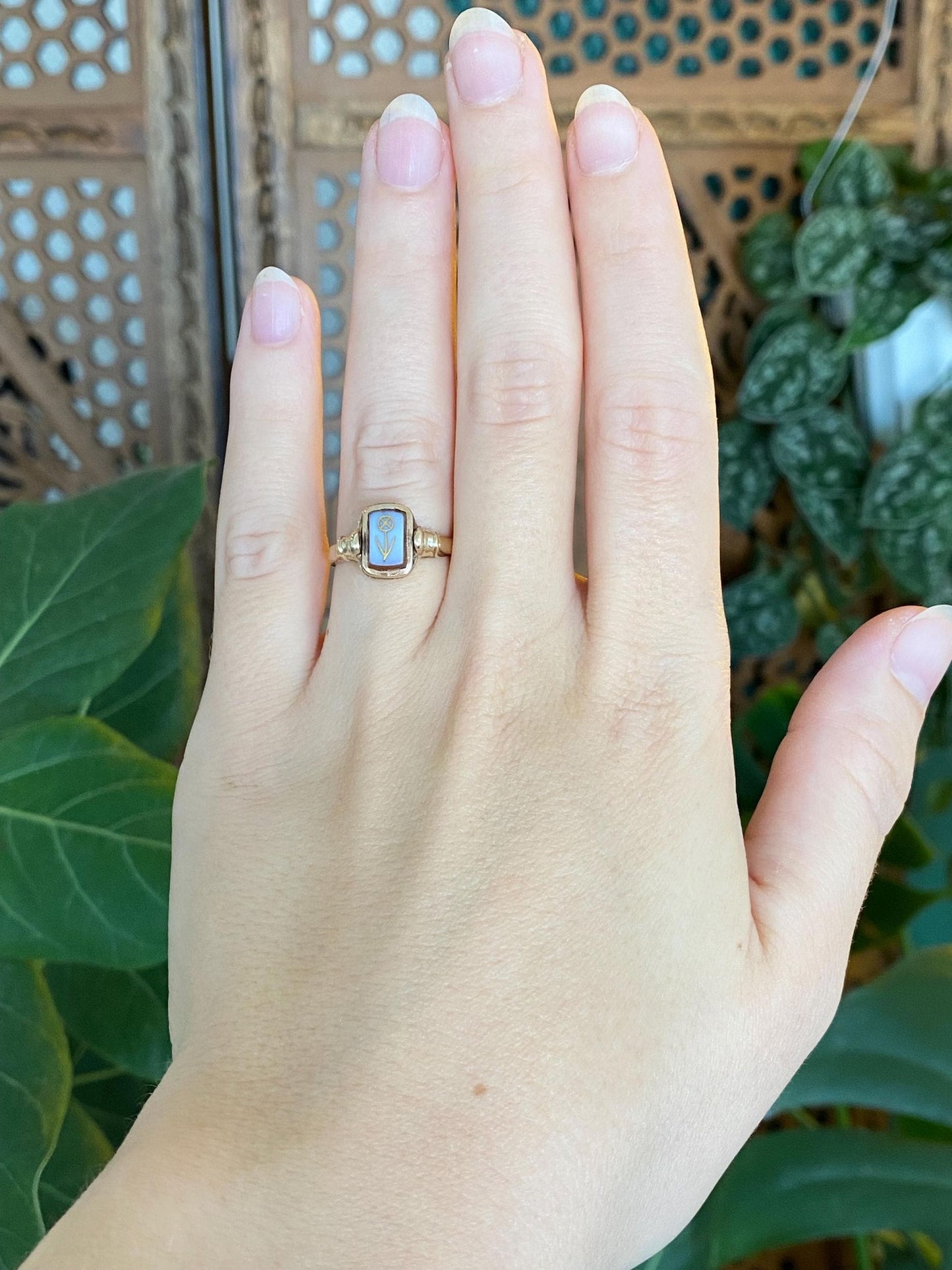 Vintage Solid 10k Yellow Gold Carved Inlay Carnelian Ring - Size 5.75