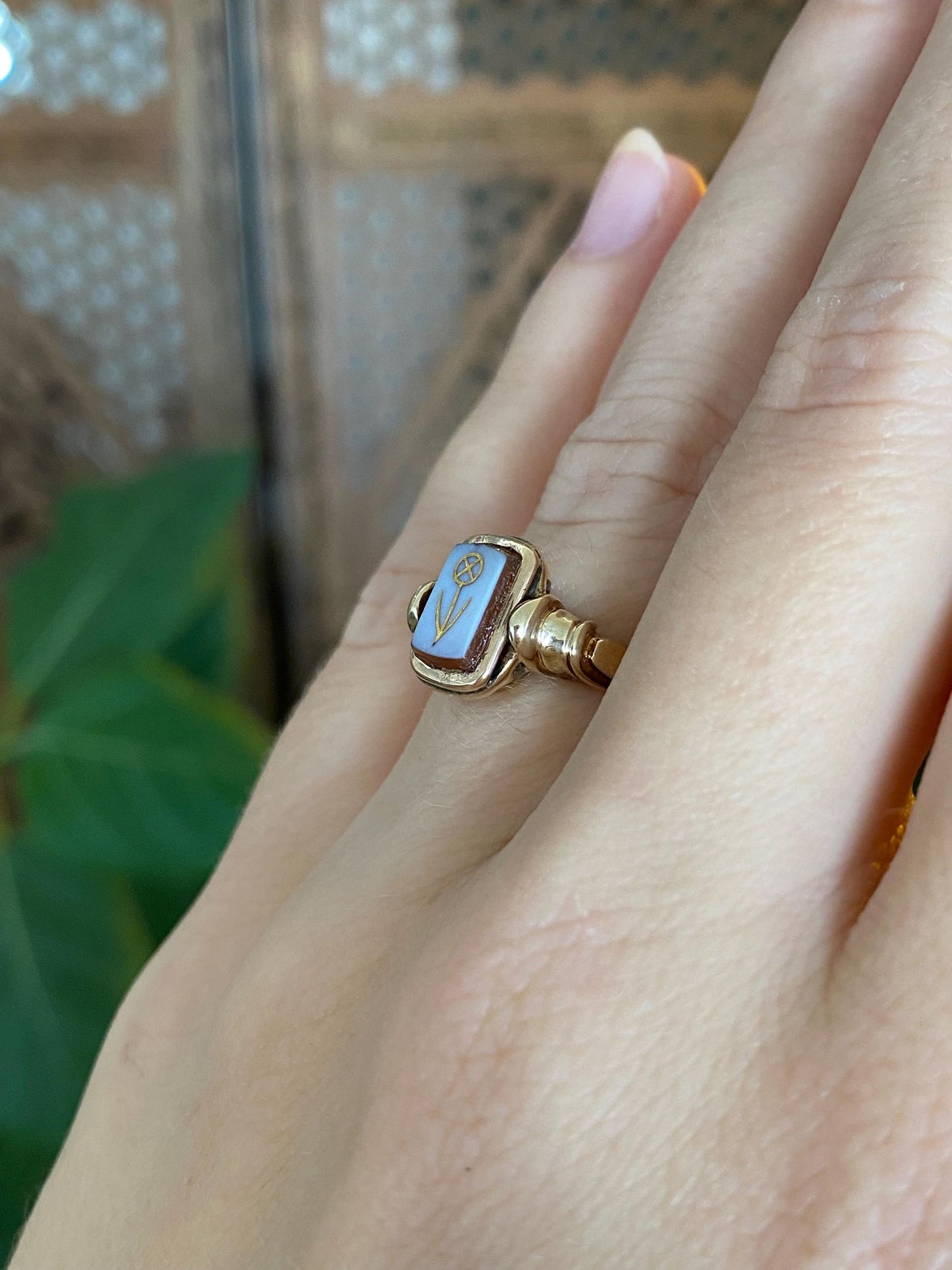 Vintage Solid 10k Yellow Gold Carved Inlay Carnelian Ring - Size 5.75