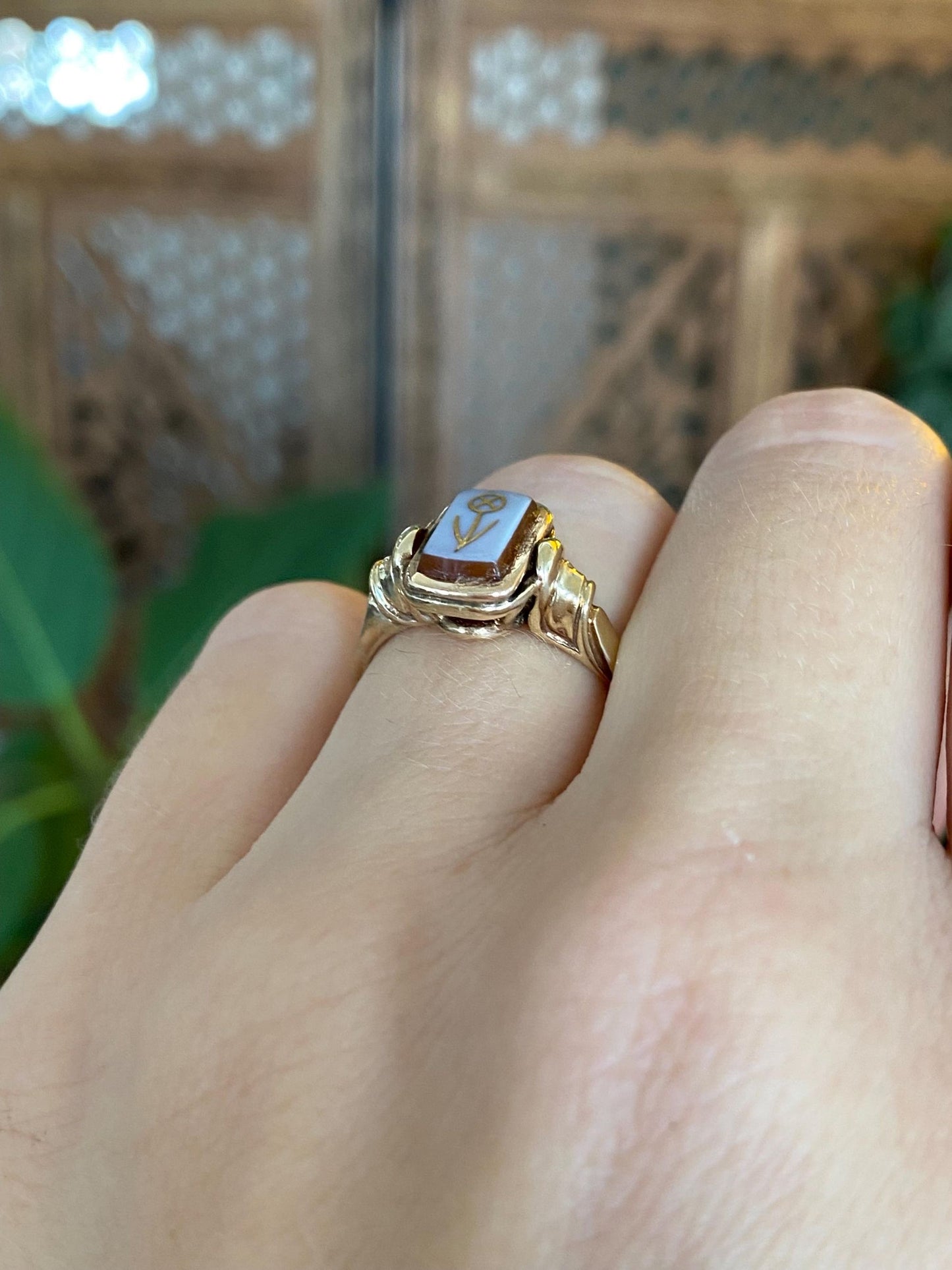 Vintage Solid 10k Yellow Gold Carved Inlay Carnelian Ring - Size 5.75