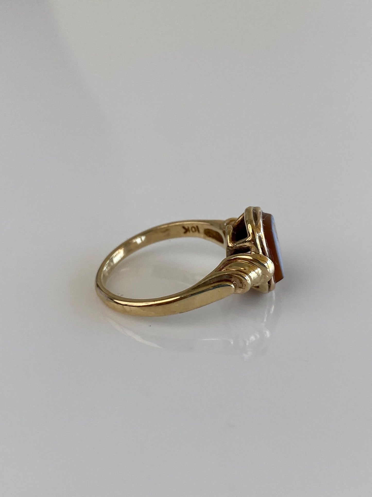 Vintage Solid 10k Yellow Gold Carved Inlay Carnelian Ring - Size 5.75