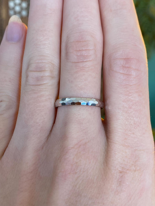 Vintage 14k White Gold Faceted Disco Ring Band - Size 7