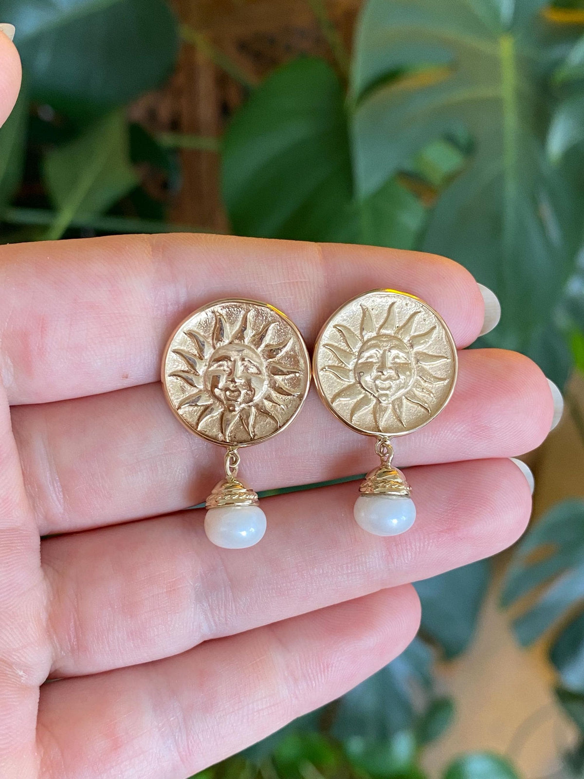 Vintage Solid 14k Yellow Gold Pearl Dangle Sun Face Drop Earrings