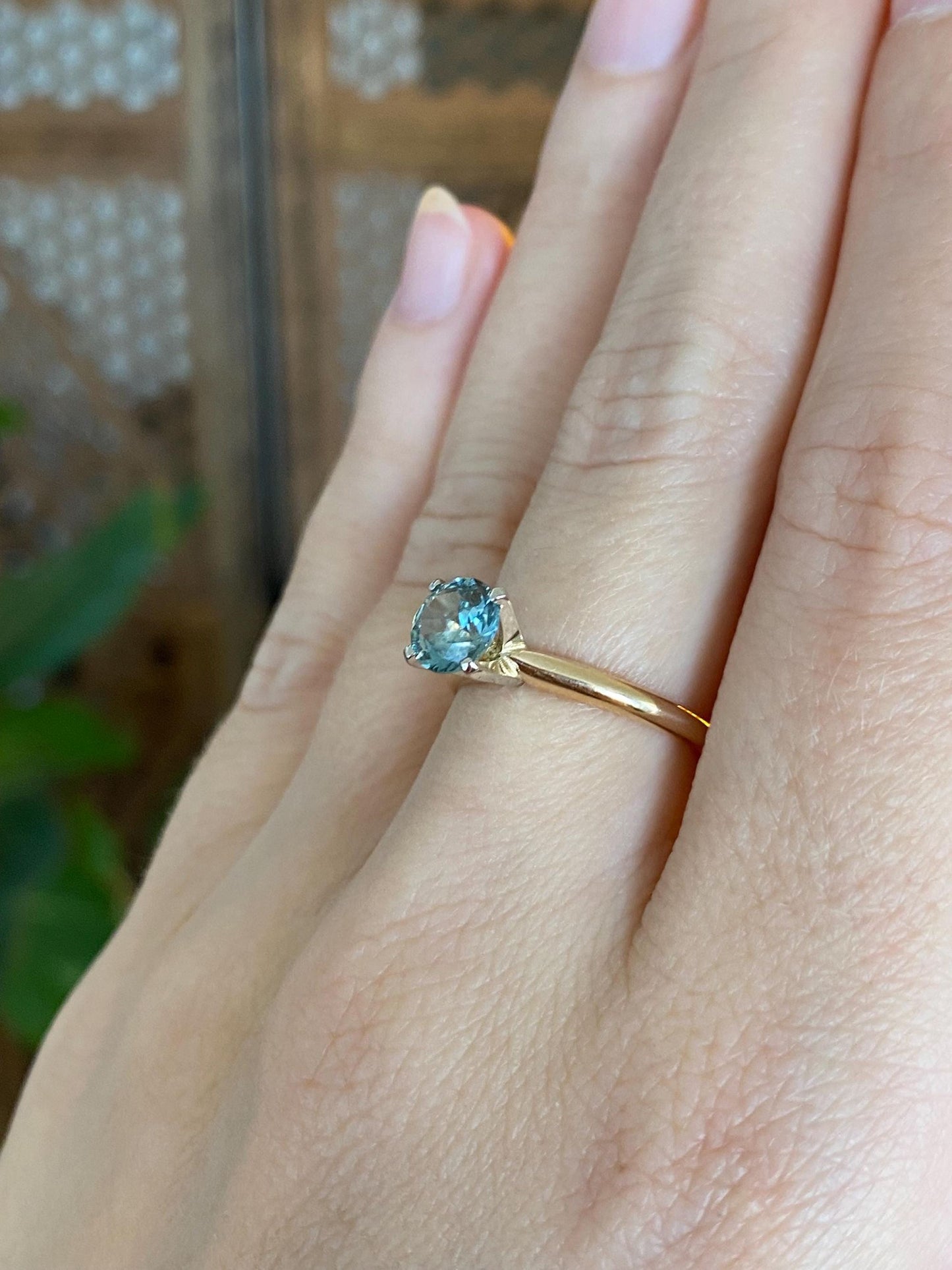 Vintage Solid 14k White & Yellow Gold Blue Zircon Ring - Size 6.75