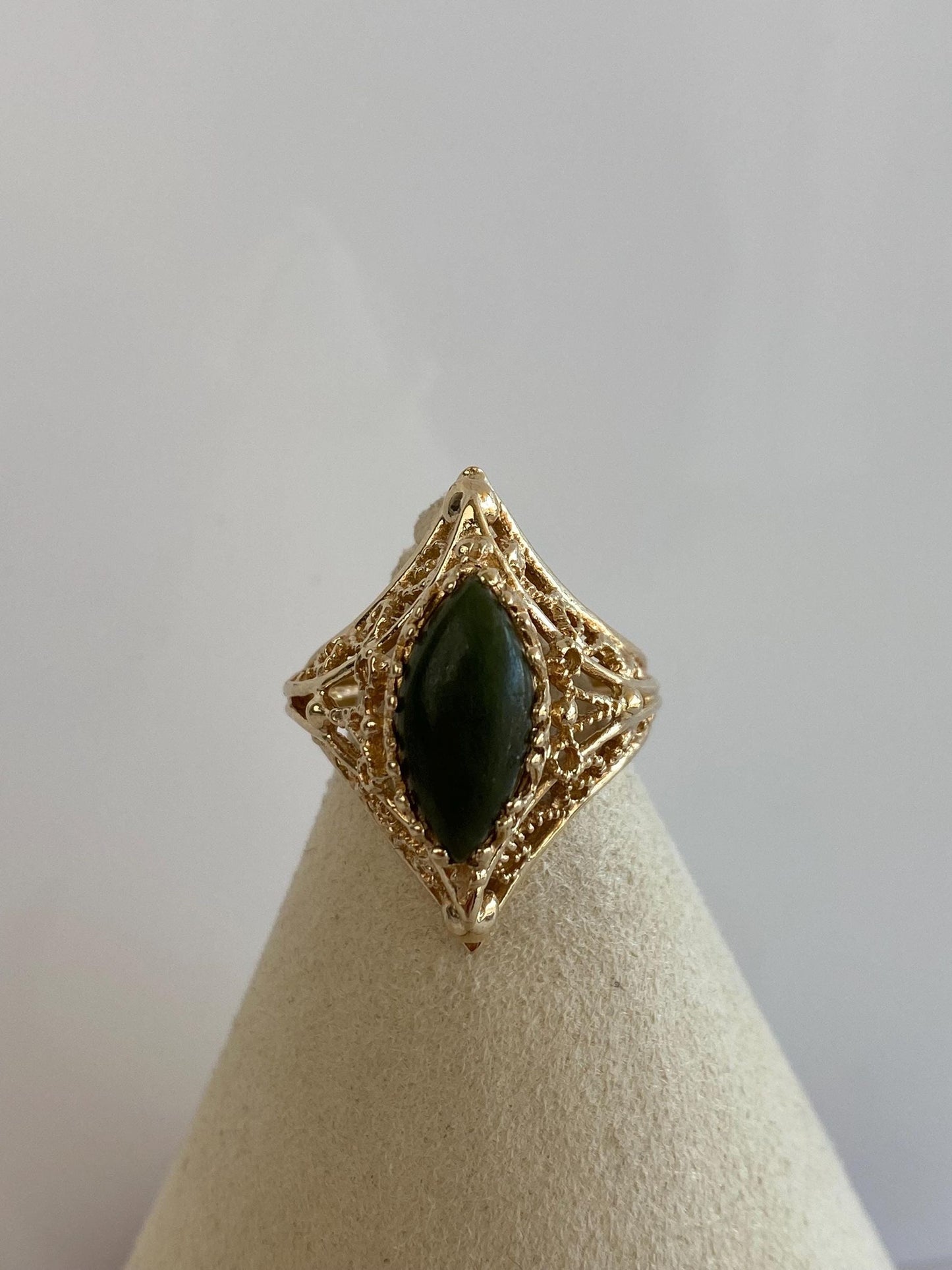 Solid 12k Yellow Gold Nephrite Filigree Ring - Size 7