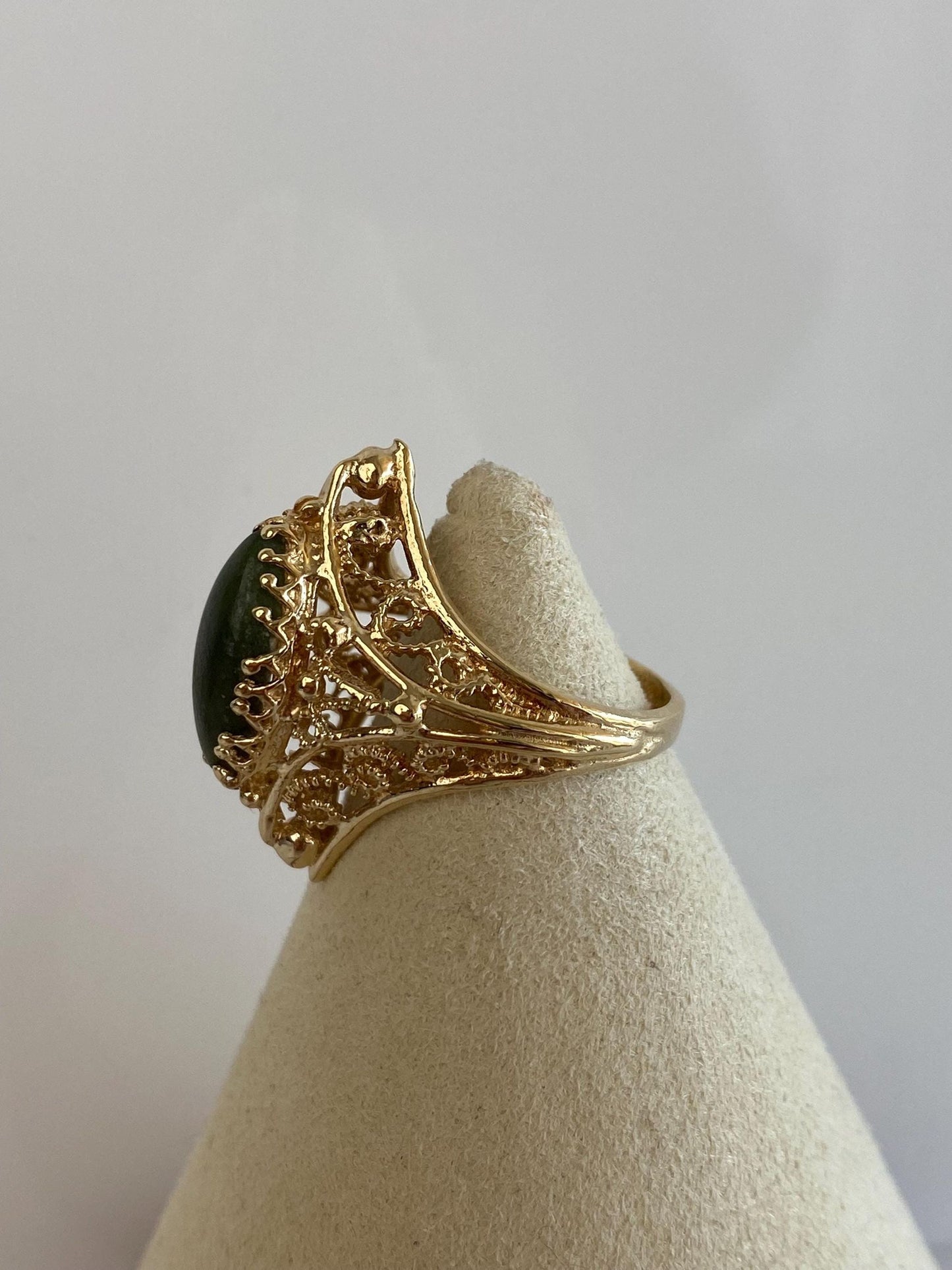 Solid 12k Yellow Gold Nephrite Filigree Ring - Size 7