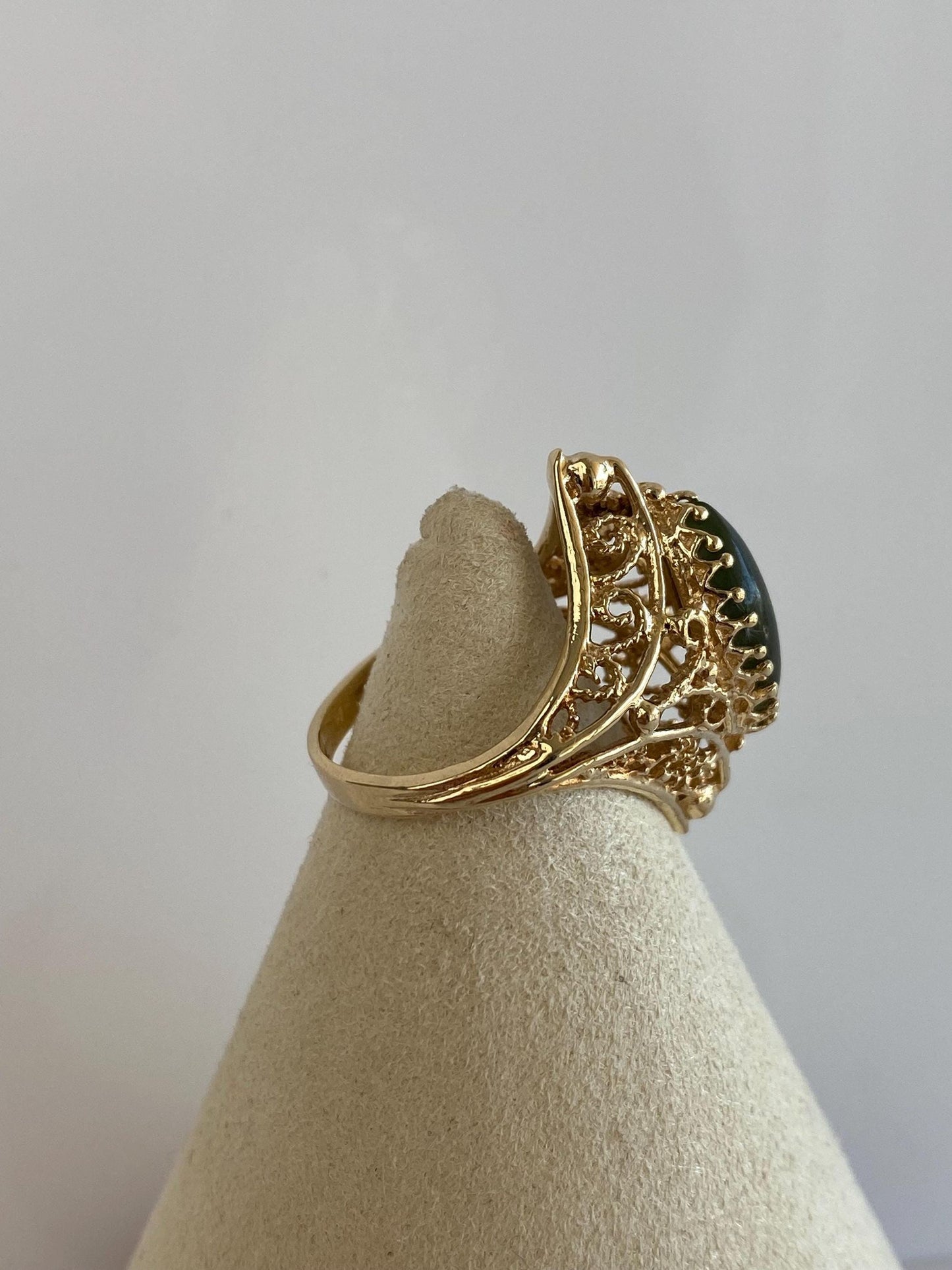 Solid 12k Yellow Gold Nephrite Filigree Ring - Size 7