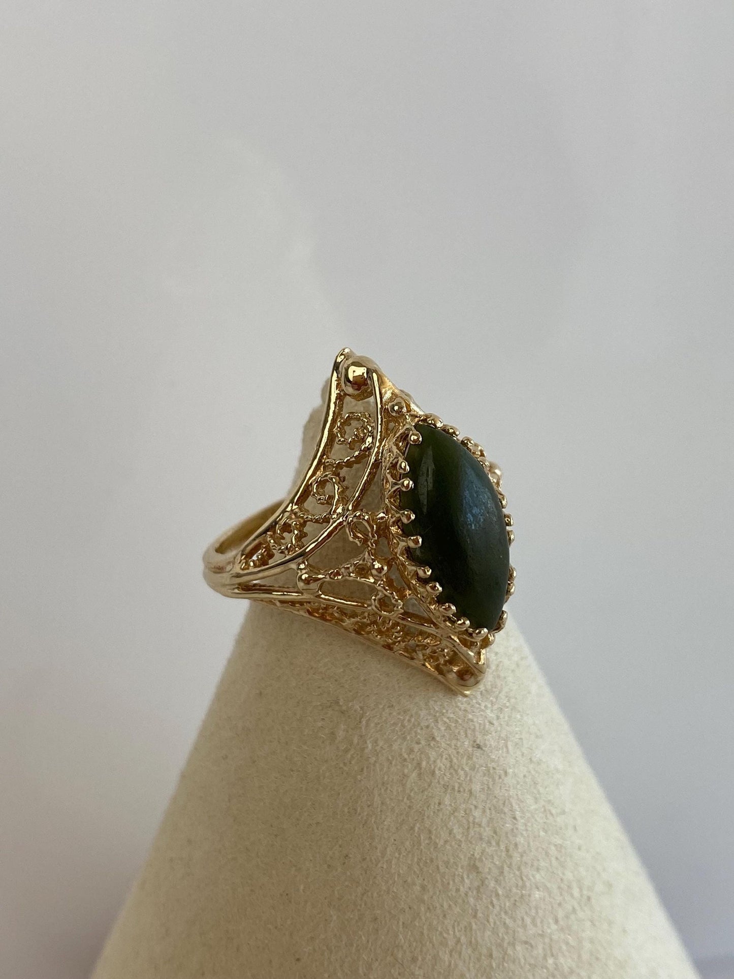 Solid 12k Yellow Gold Nephrite Filigree Ring - Size 7