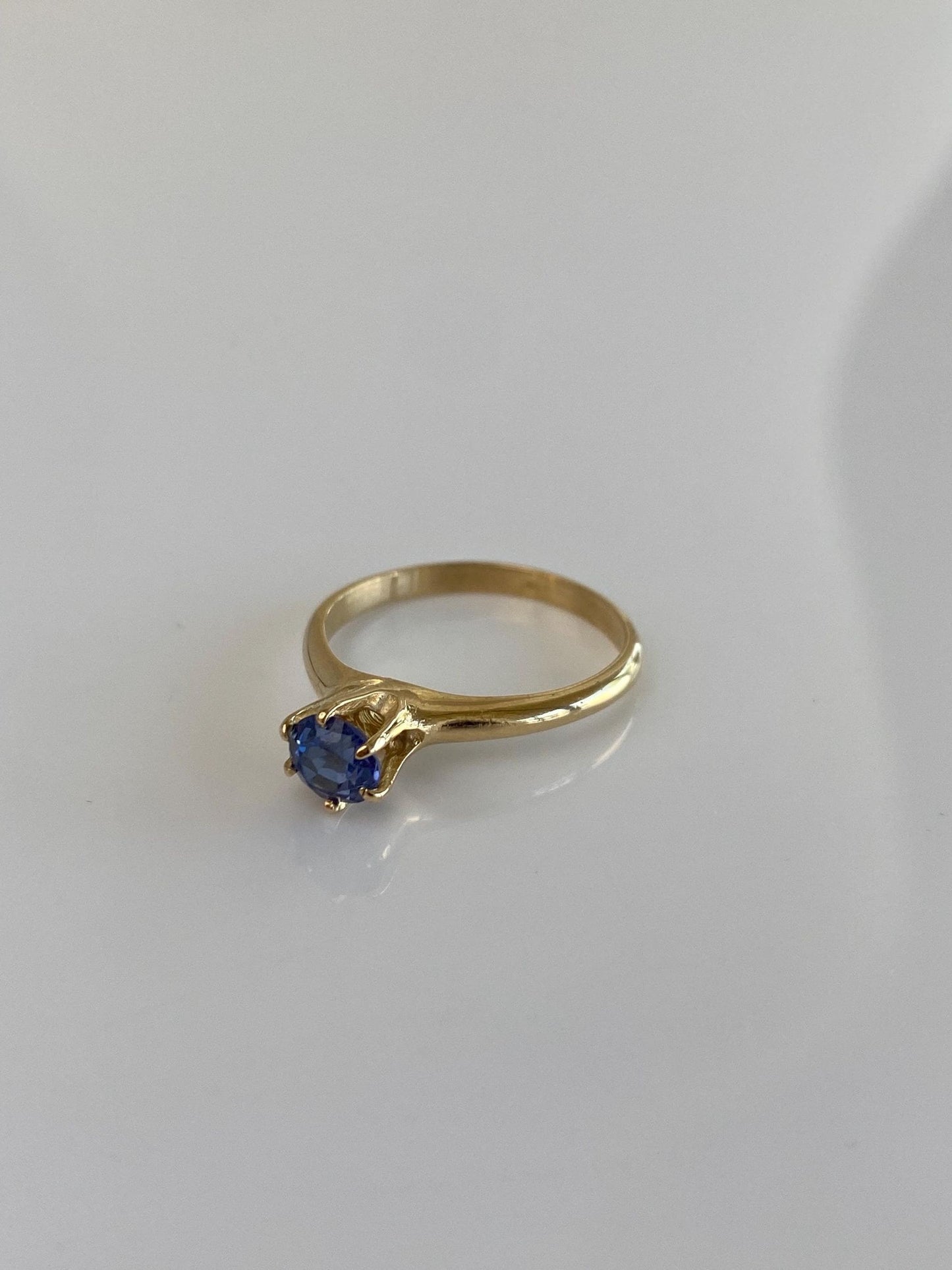 Vintage Solid 14k Yellow Gold Dusty Blue Sapphire Ring - Size 5.75