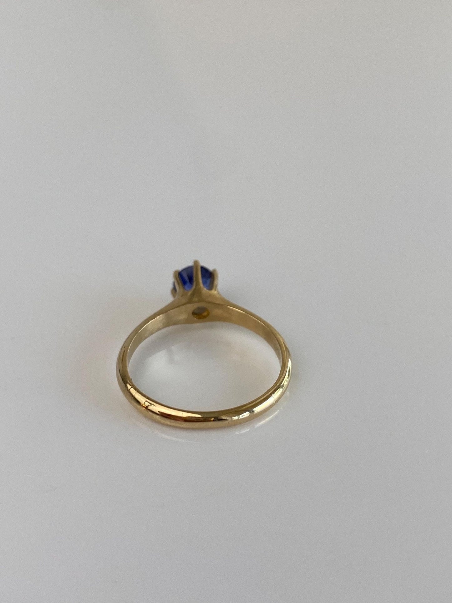 Vintage Solid 14k Yellow Gold Dusty Blue Sapphire Ring - Size 5.75