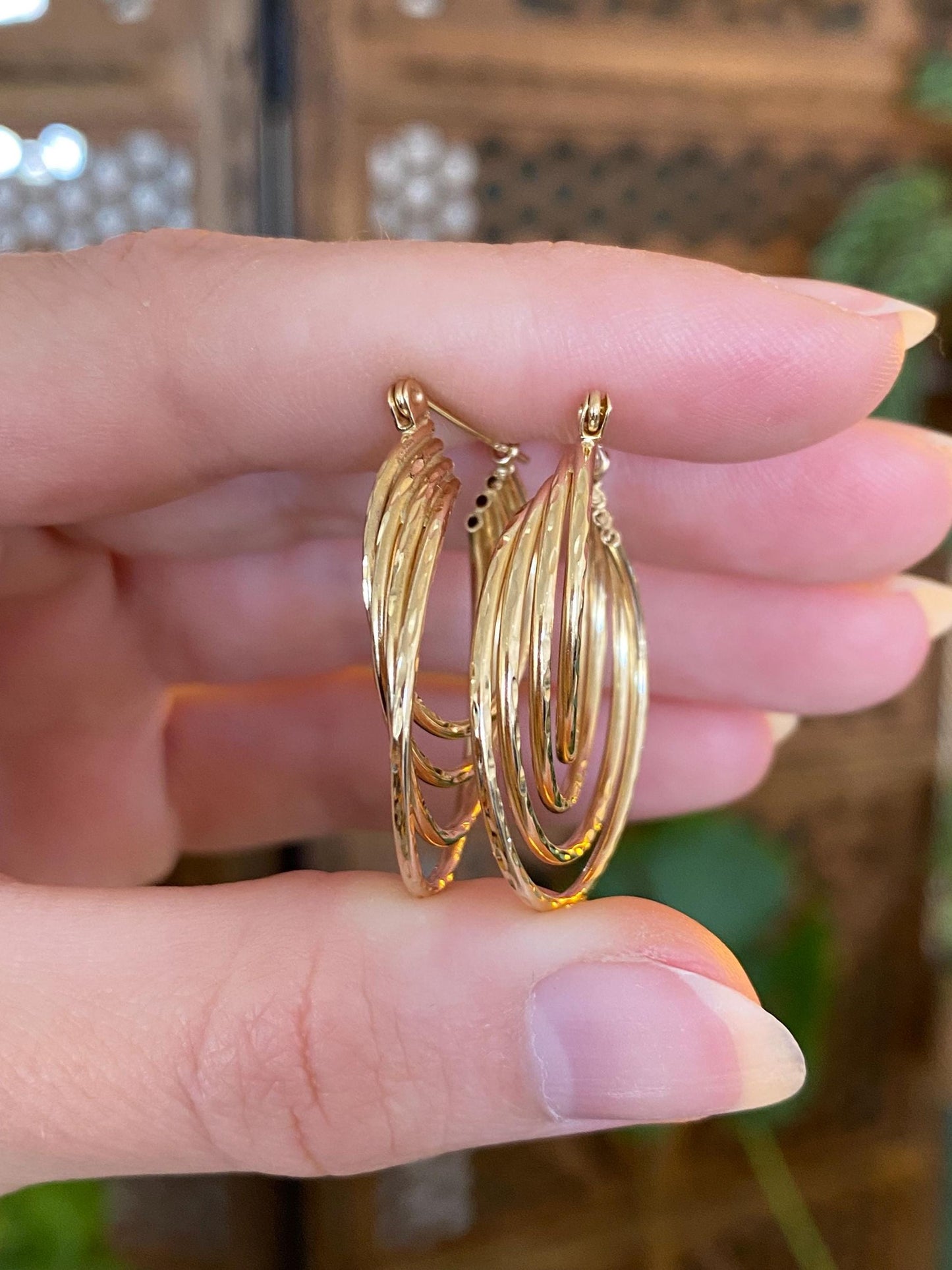Vintage 14k Yellow Gold Diamond Cut Stacked Hoop Earrings
