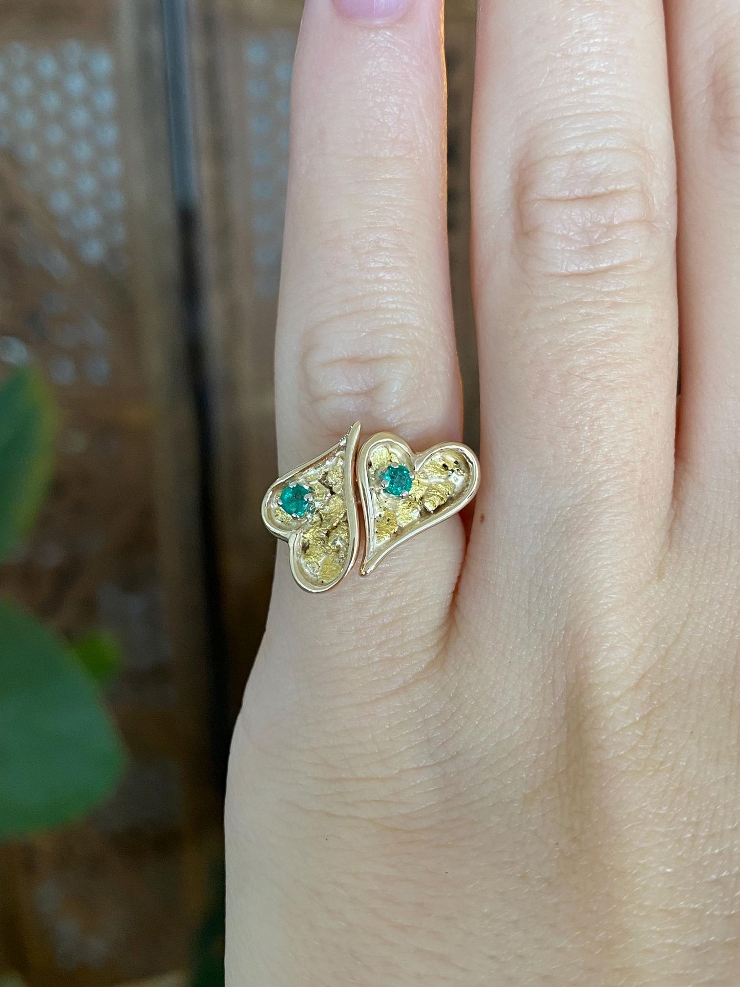 Vintage Solid 14k Yellow Gold Emerald Gold Nugget Hearts Ring - Size 4