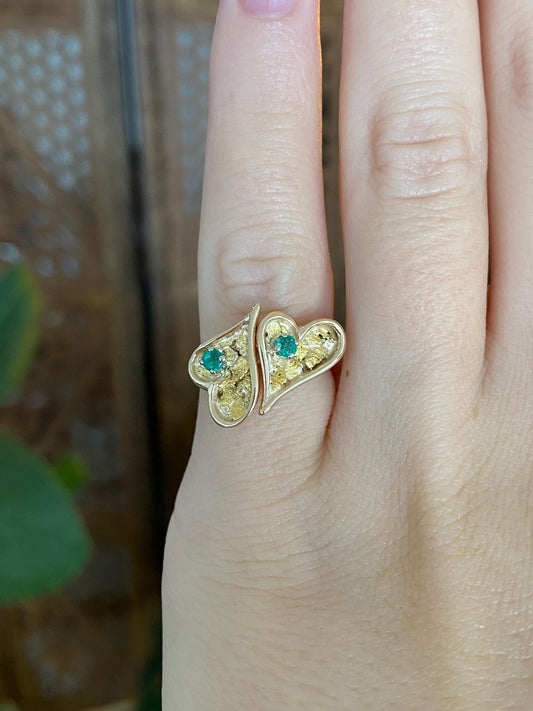 Vintage Solid 14k Yellow Gold Emerald Gold Nugget Hearts Ring - Size 4