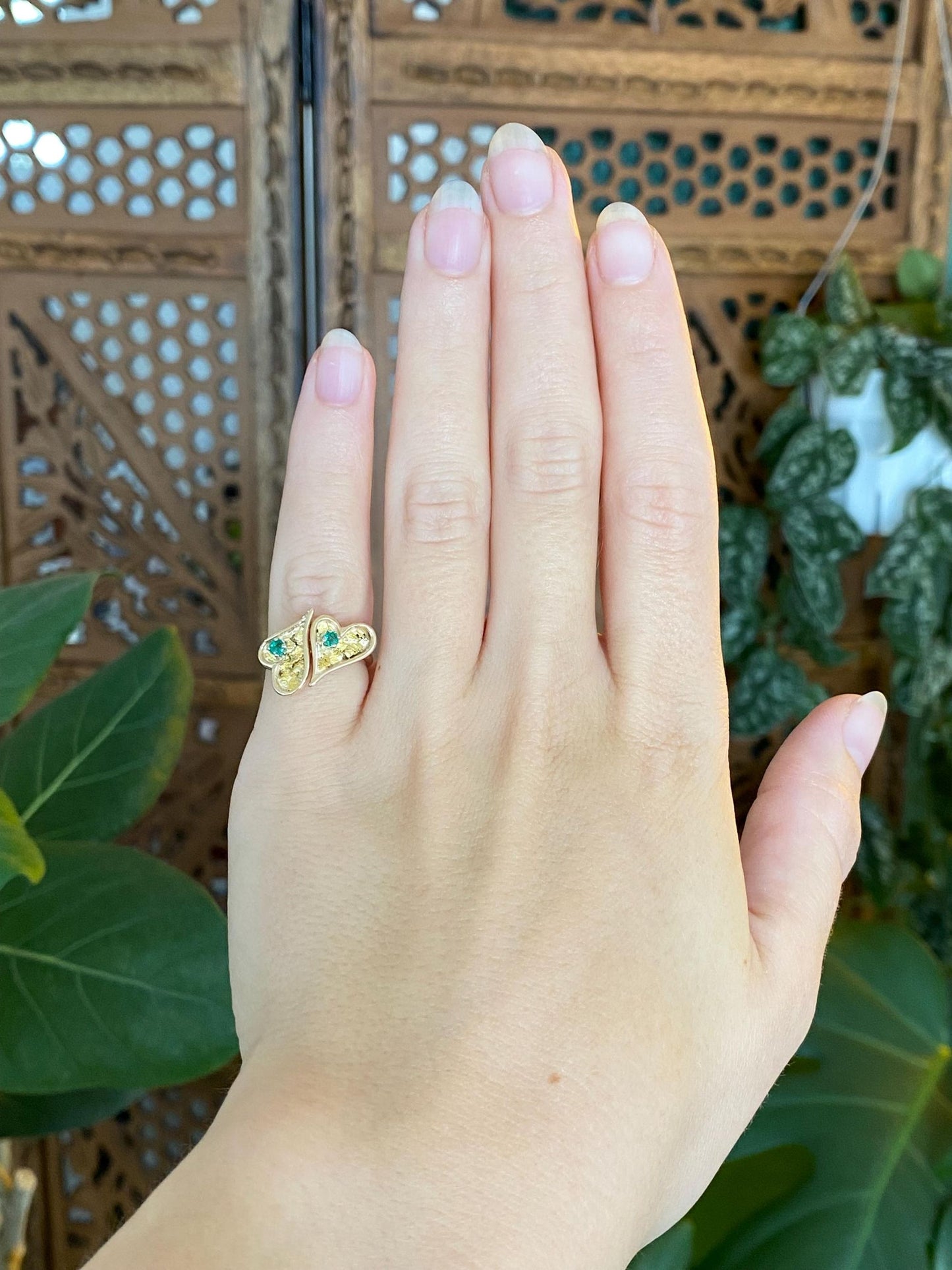 Vintage Solid 14k Yellow Gold Emerald Gold Nugget Hearts Ring - Size 4