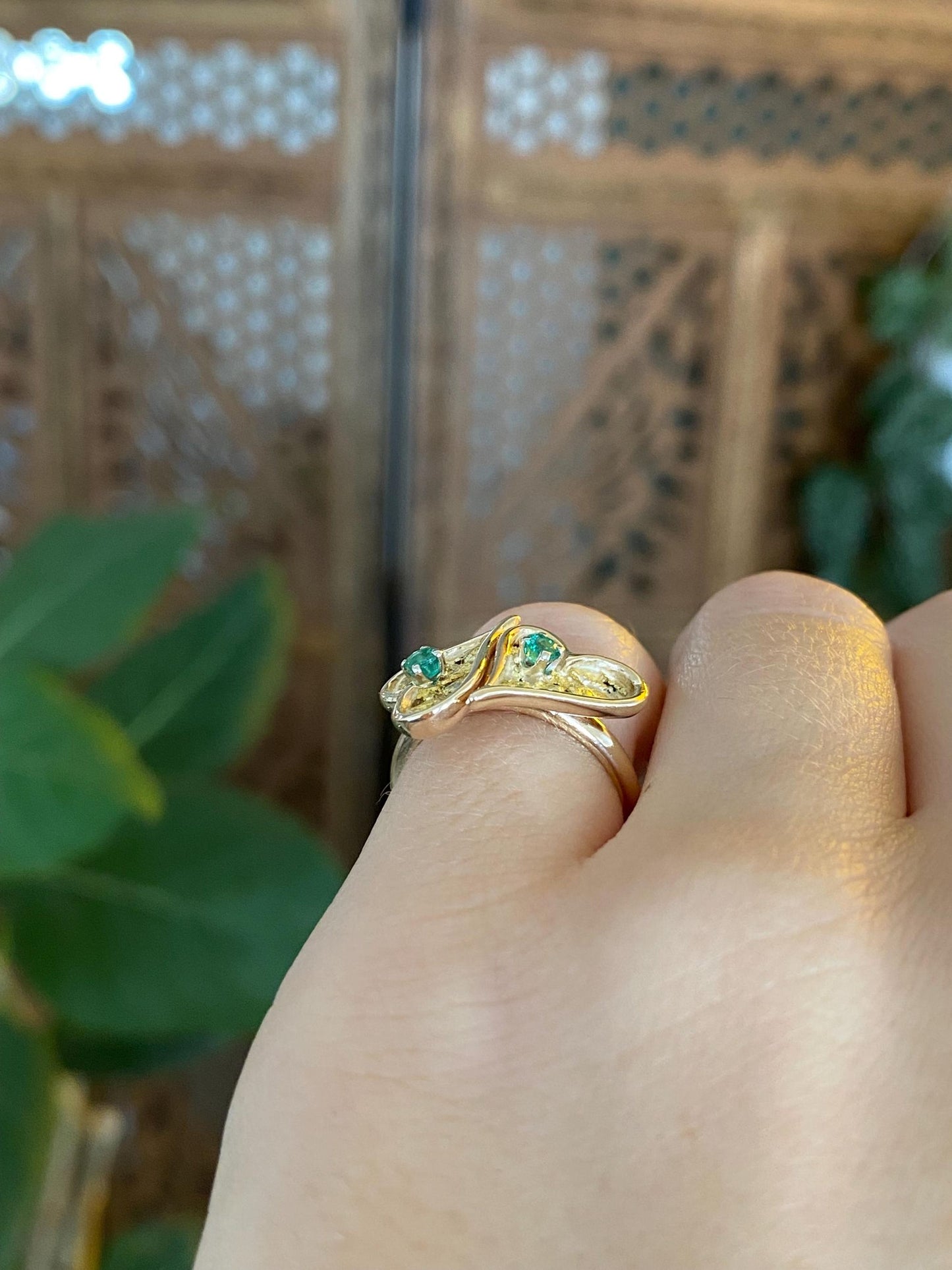 Vintage Solid 14k Yellow Gold Emerald Gold Nugget Hearts Ring - Size 4