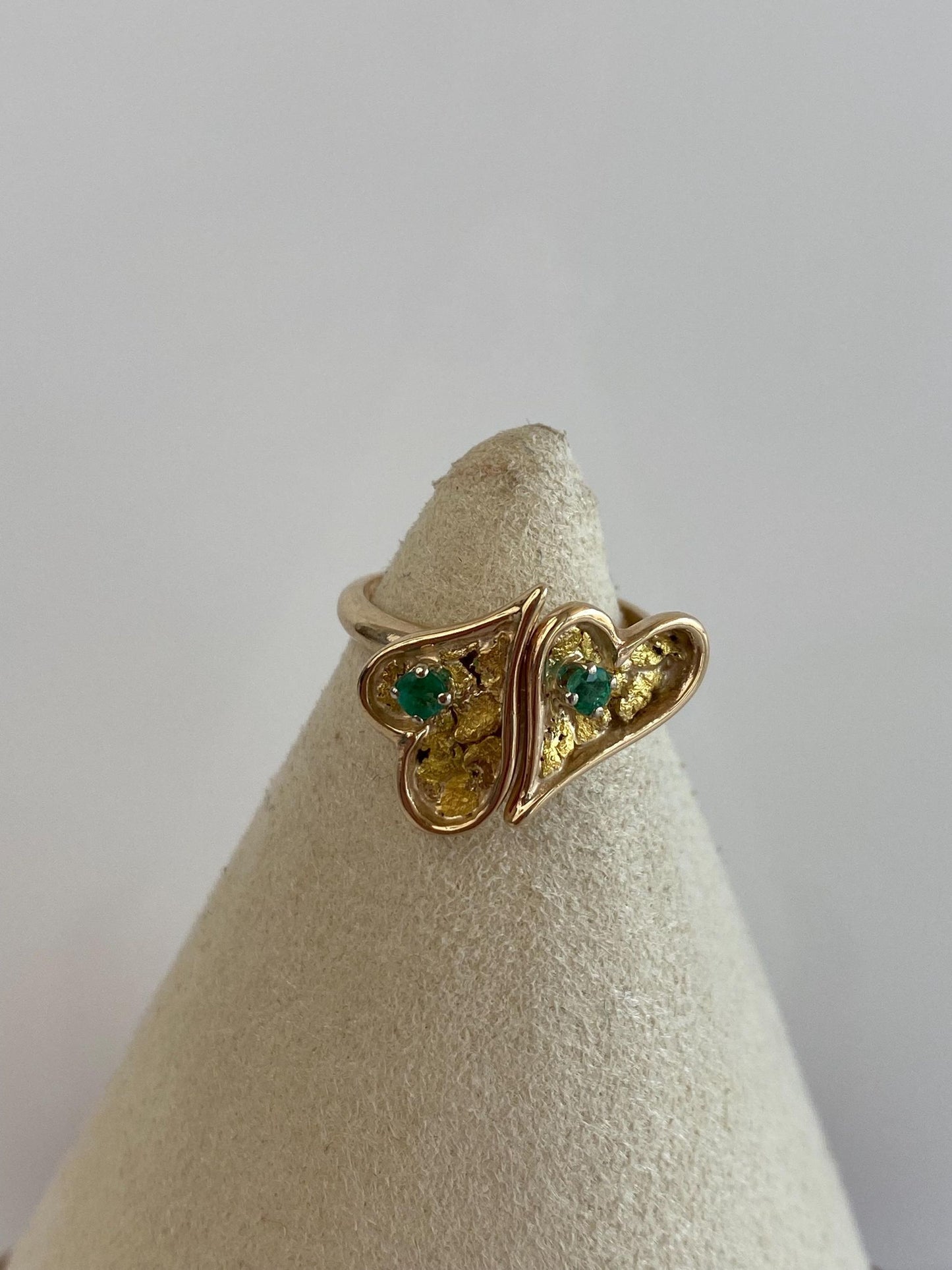 Vintage Solid 14k Yellow Gold Emerald Gold Nugget Hearts Ring - Size 4