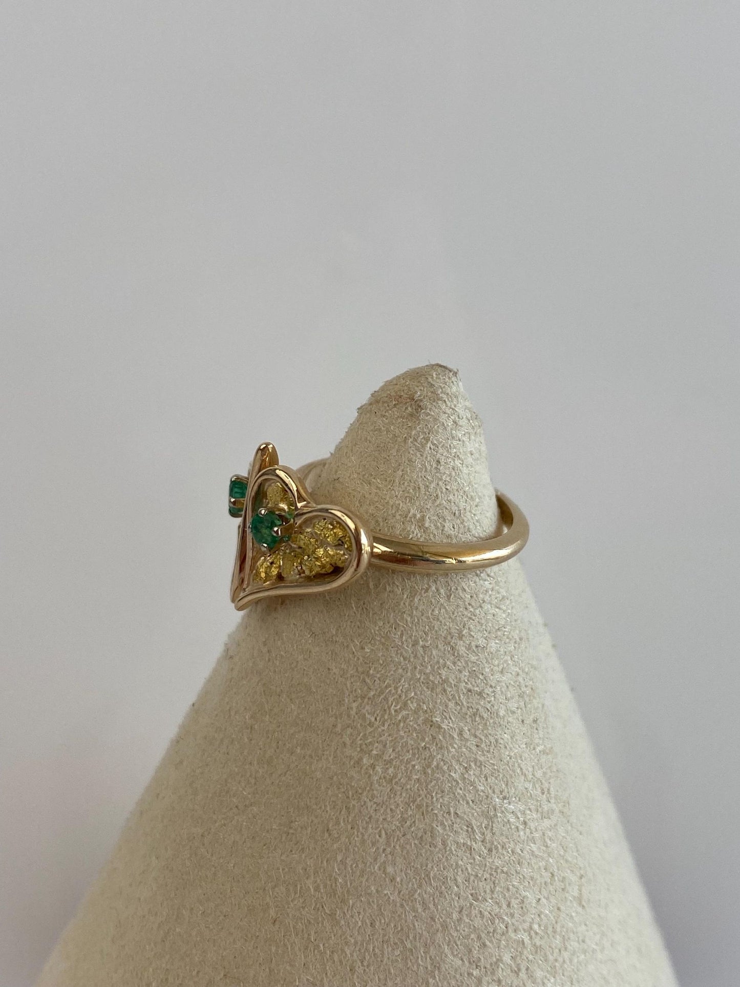 Vintage Solid 14k Yellow Gold Emerald Gold Nugget Hearts Ring - Size 4
