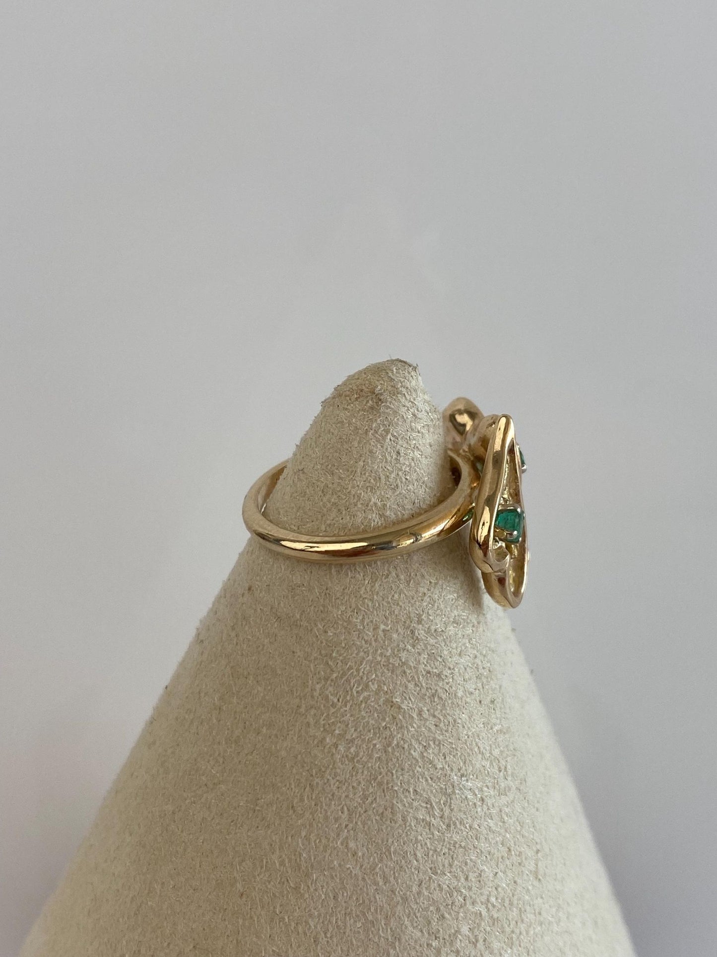 Vintage Solid 14k Yellow Gold Emerald Gold Nugget Hearts Ring - Size 4