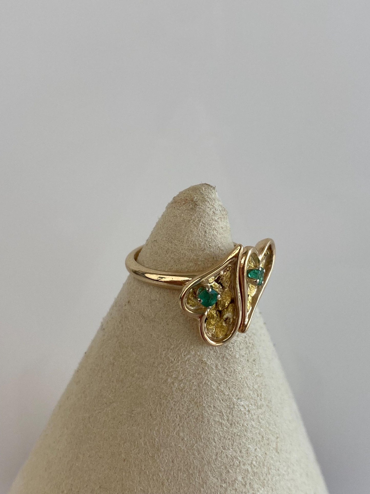 Vintage Solid 14k Yellow Gold Emerald Gold Nugget Hearts Ring - Size 4