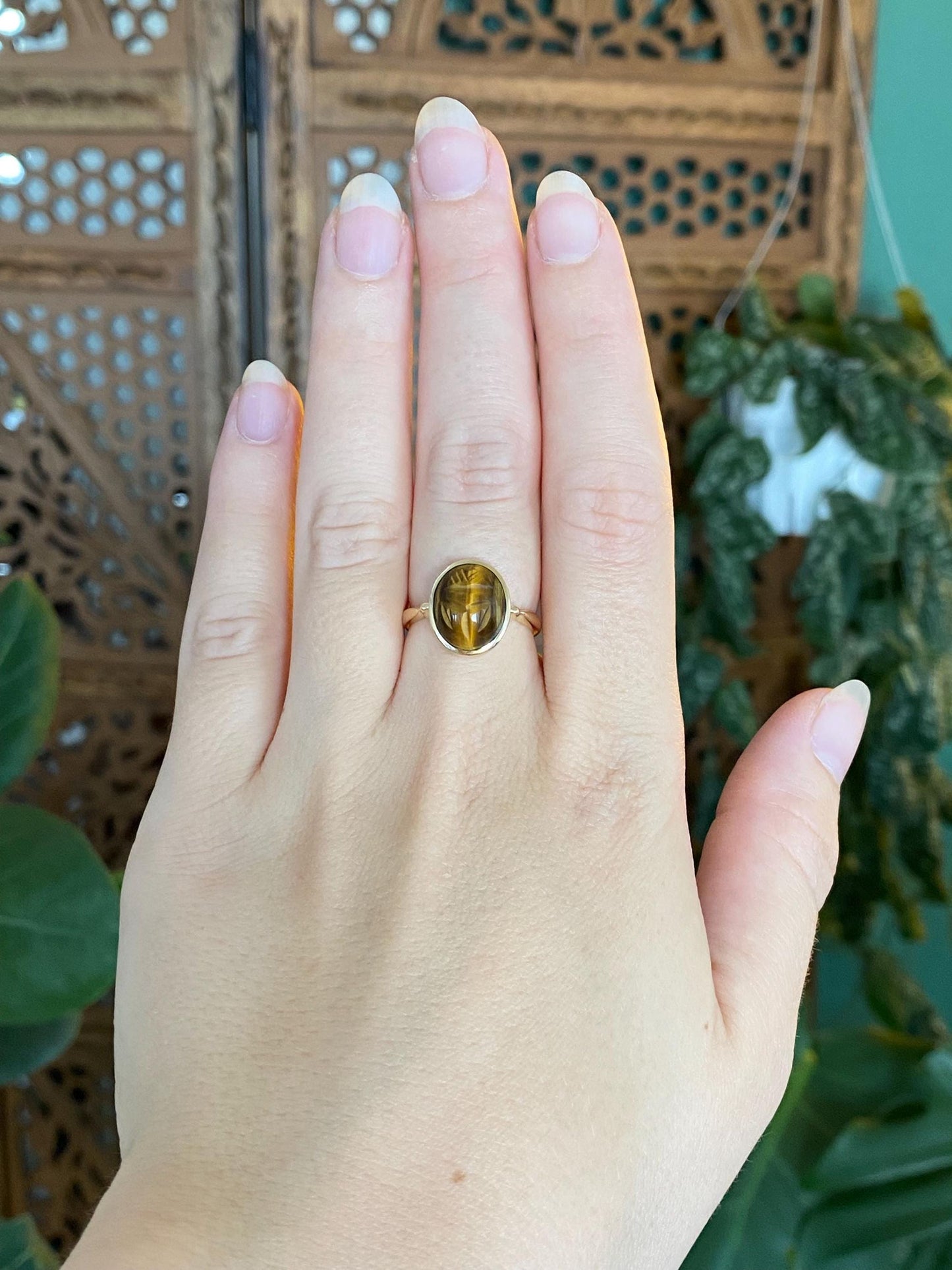 Vintage Solid 10k Yellow Gold Carved Tigers Eye Scarab Ring - Size 6.5