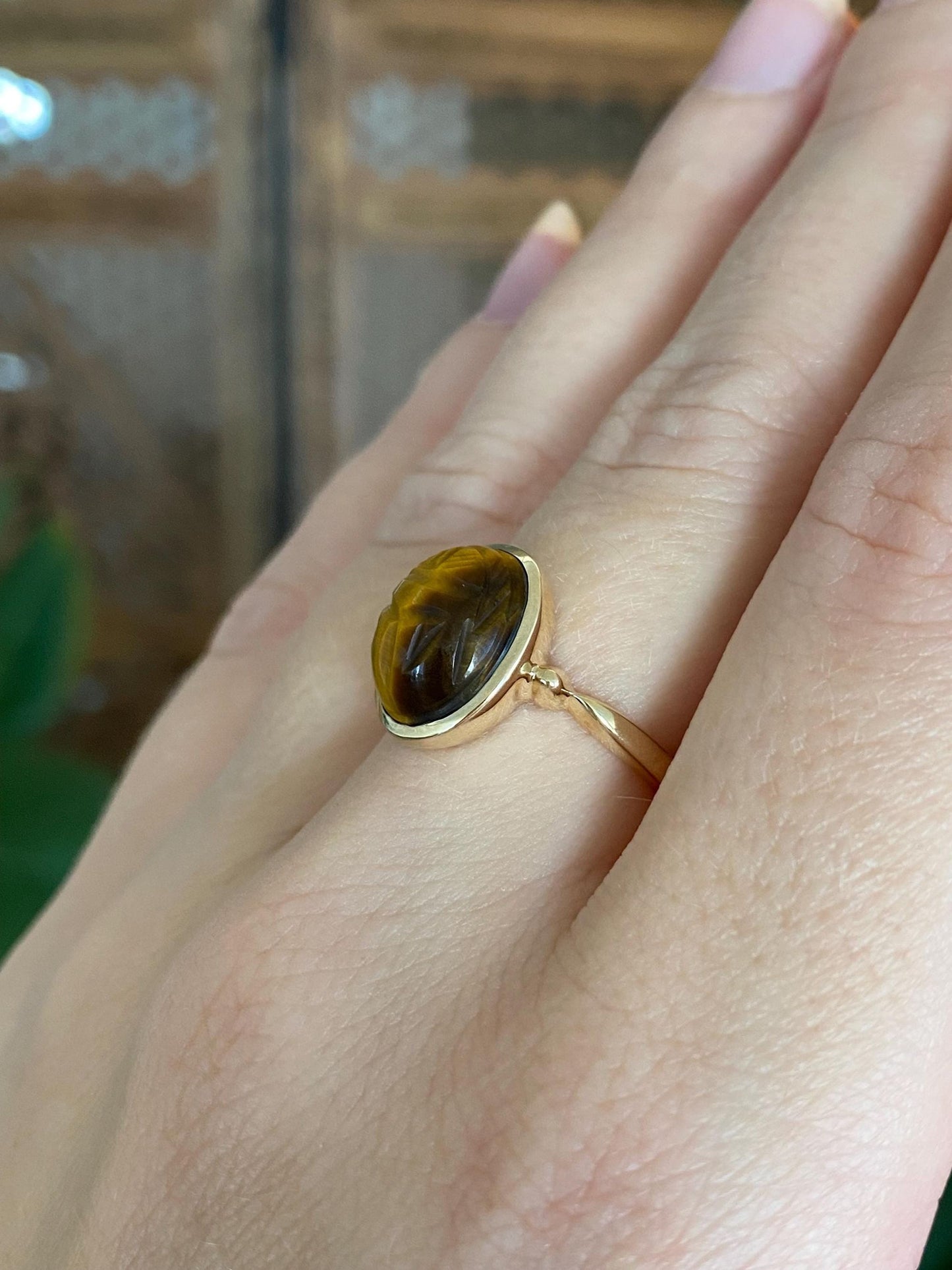 Vintage Solid 10k Yellow Gold Carved Tigers Eye Scarab Ring - Size 6.5