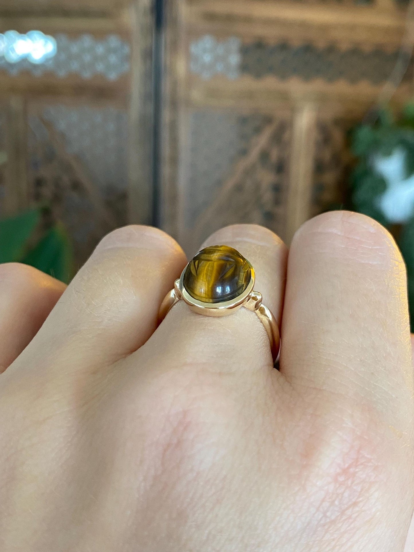 Vintage Solid 10k Yellow Gold Carved Tigers Eye Scarab Ring - Size 6.5